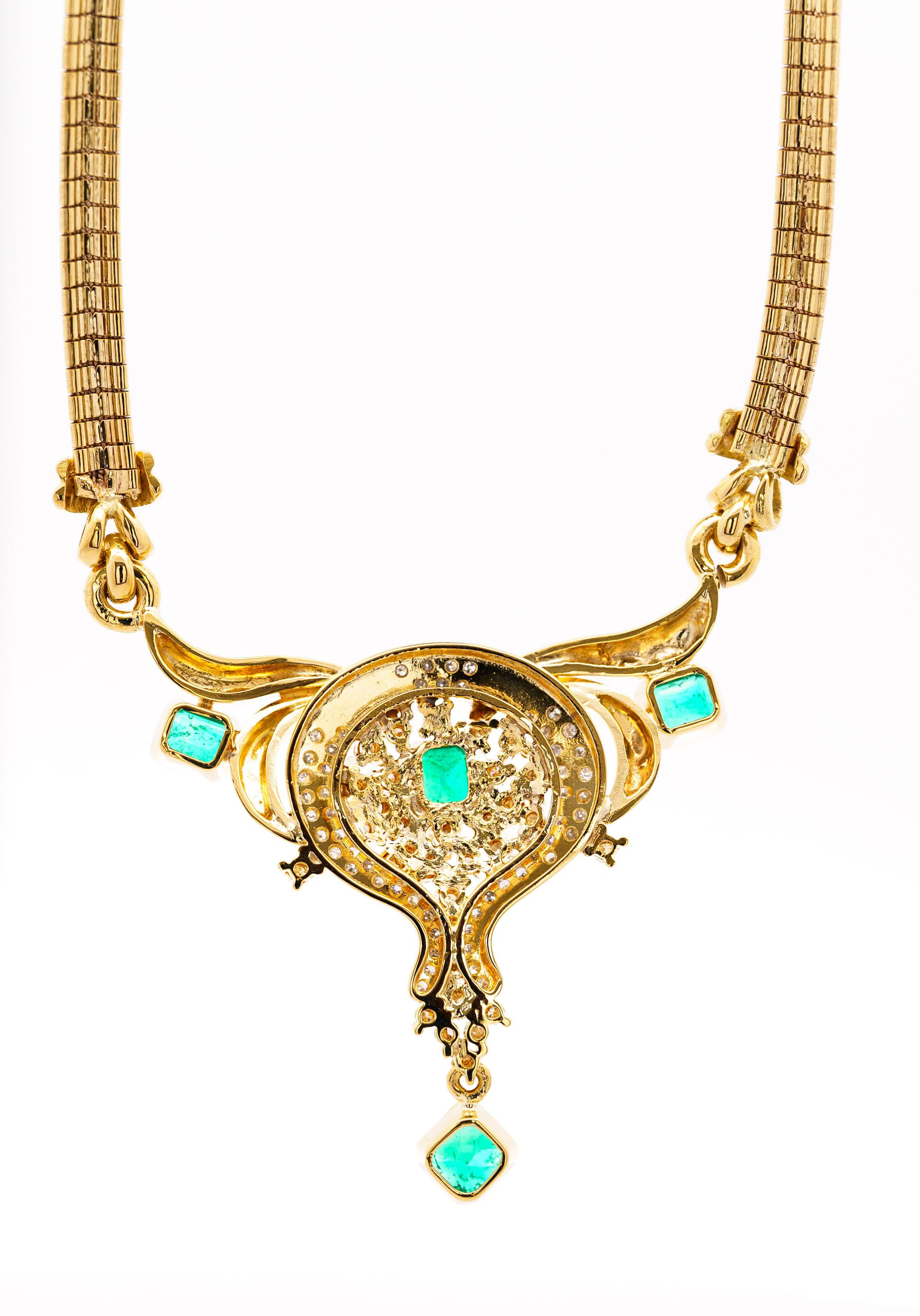 Vintage 5 Carat Emerald & Diamond Necklace in 14K Yellow Gold In Excellent Condition For Sale In Miami, FL