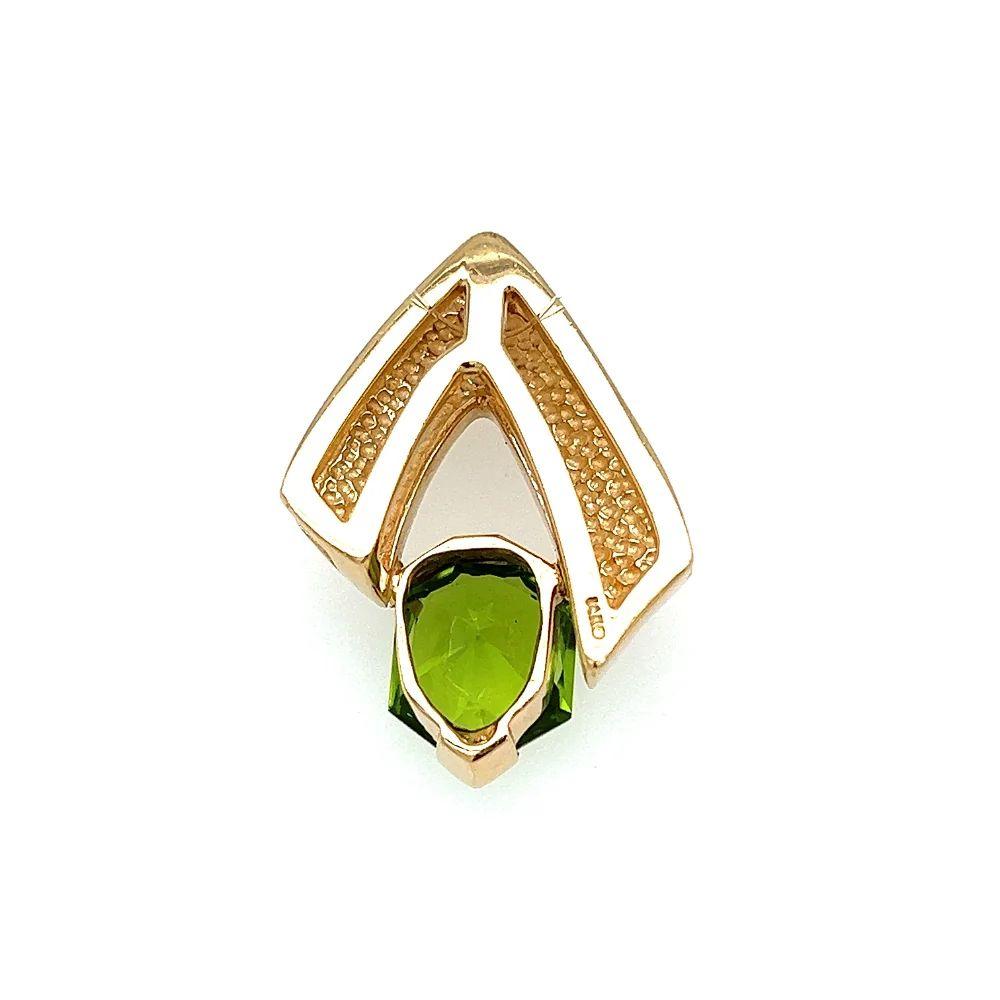 Vintage 5 Carat Fancy Cut Peridot V-Shape Enhancer Drop Pendant Necklace In Excellent Condition For Sale In Montreal, QC