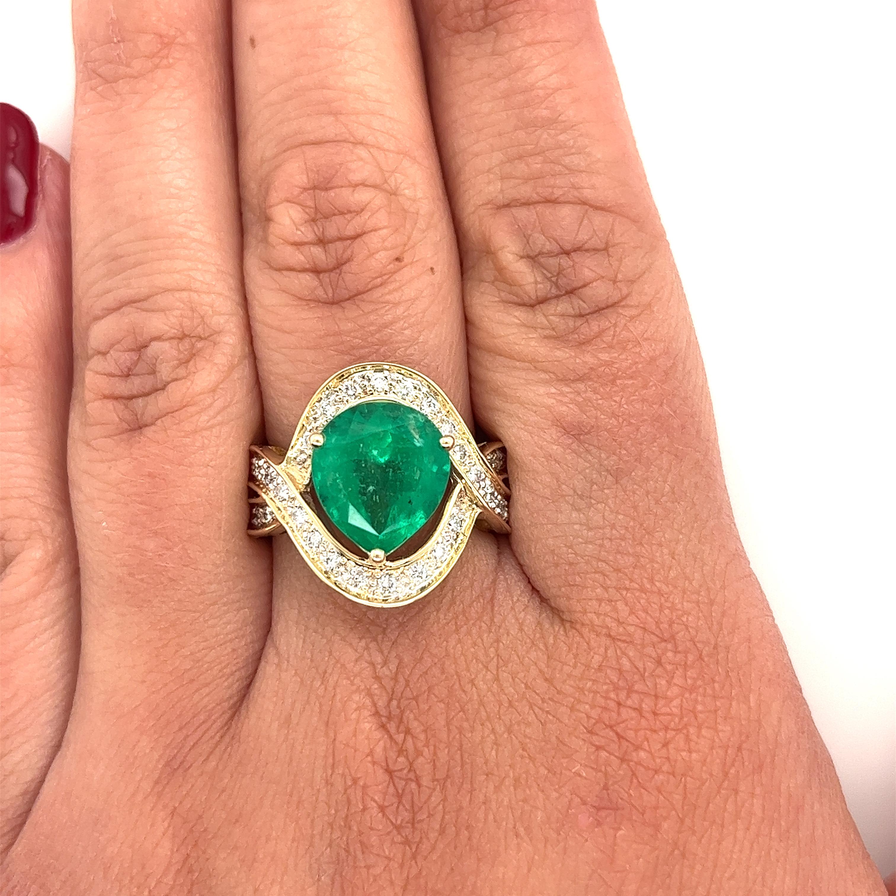 Vintage 5 Carat Pear Cut Emerald Crossover Double Split Band Ring For Sale 2