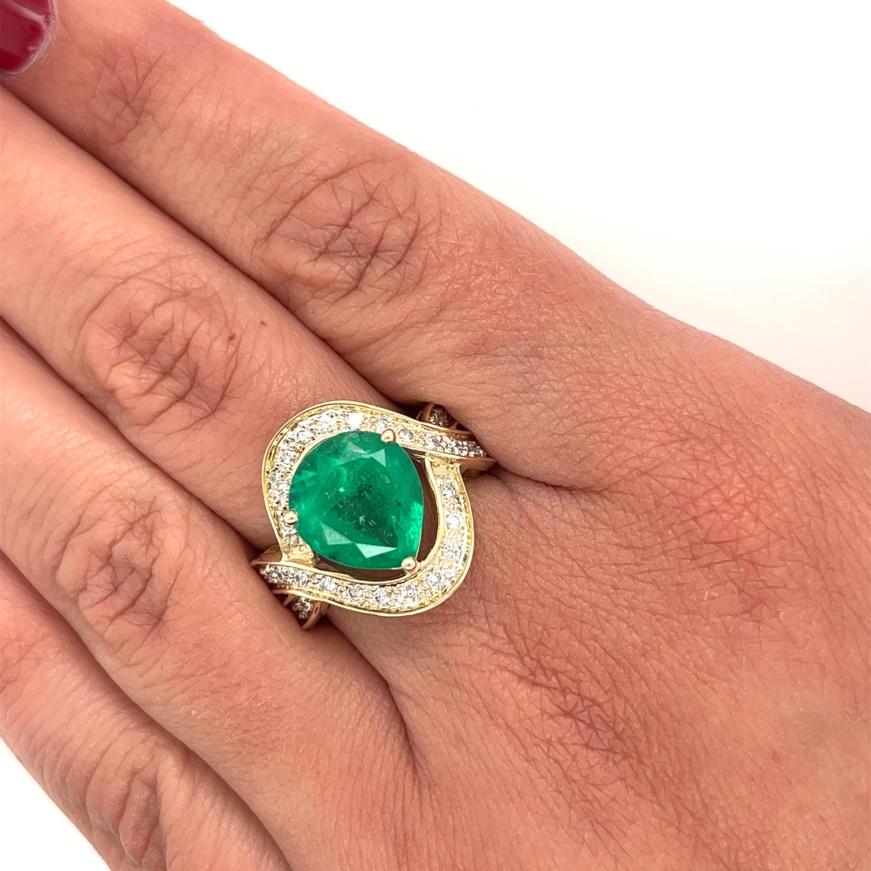 Vintage 5 Carat Pear Cut Emerald Crossover Double Split Band Ring For Sale 3