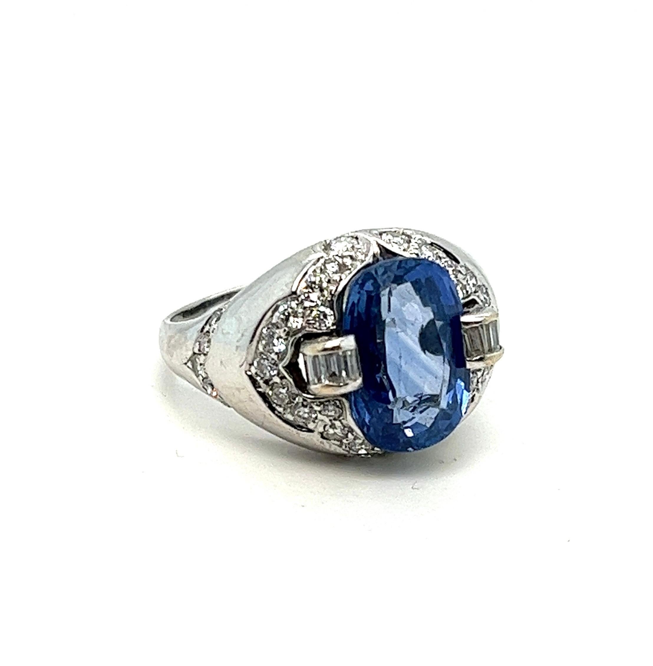 Women's or Men's Vintage 5 Carats Sapphire and Diamond Cocktail Ring, 18 Karat Gold For Sale