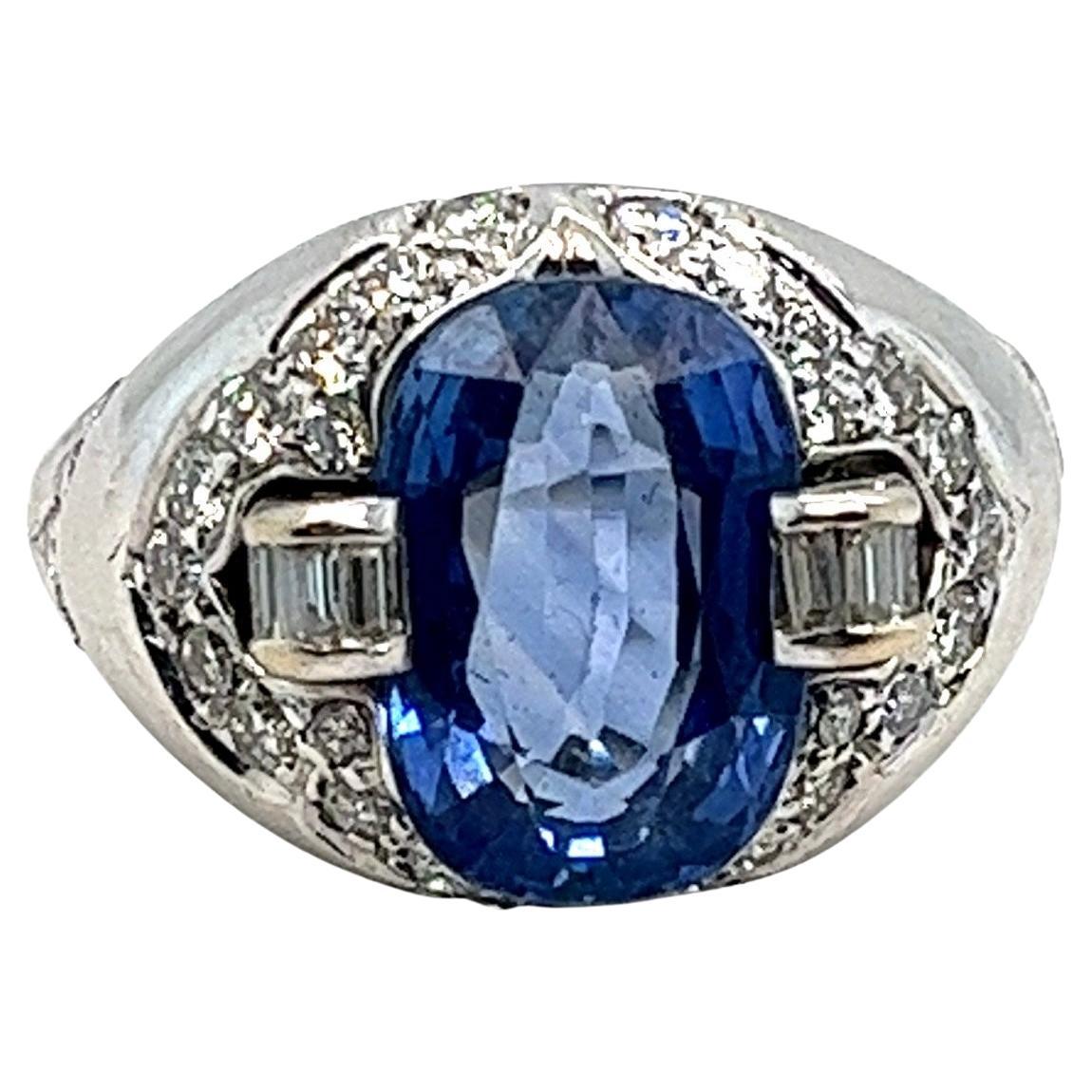 Vintage 5 Carats Sapphire and Diamond Cocktail Ring, 18 Karat Gold For Sale