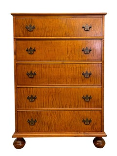 Vintage Kommode mit 5 Schubladen, Maserung des gemaserten Holzes und schwalbenschwanzförmigen Schubladen