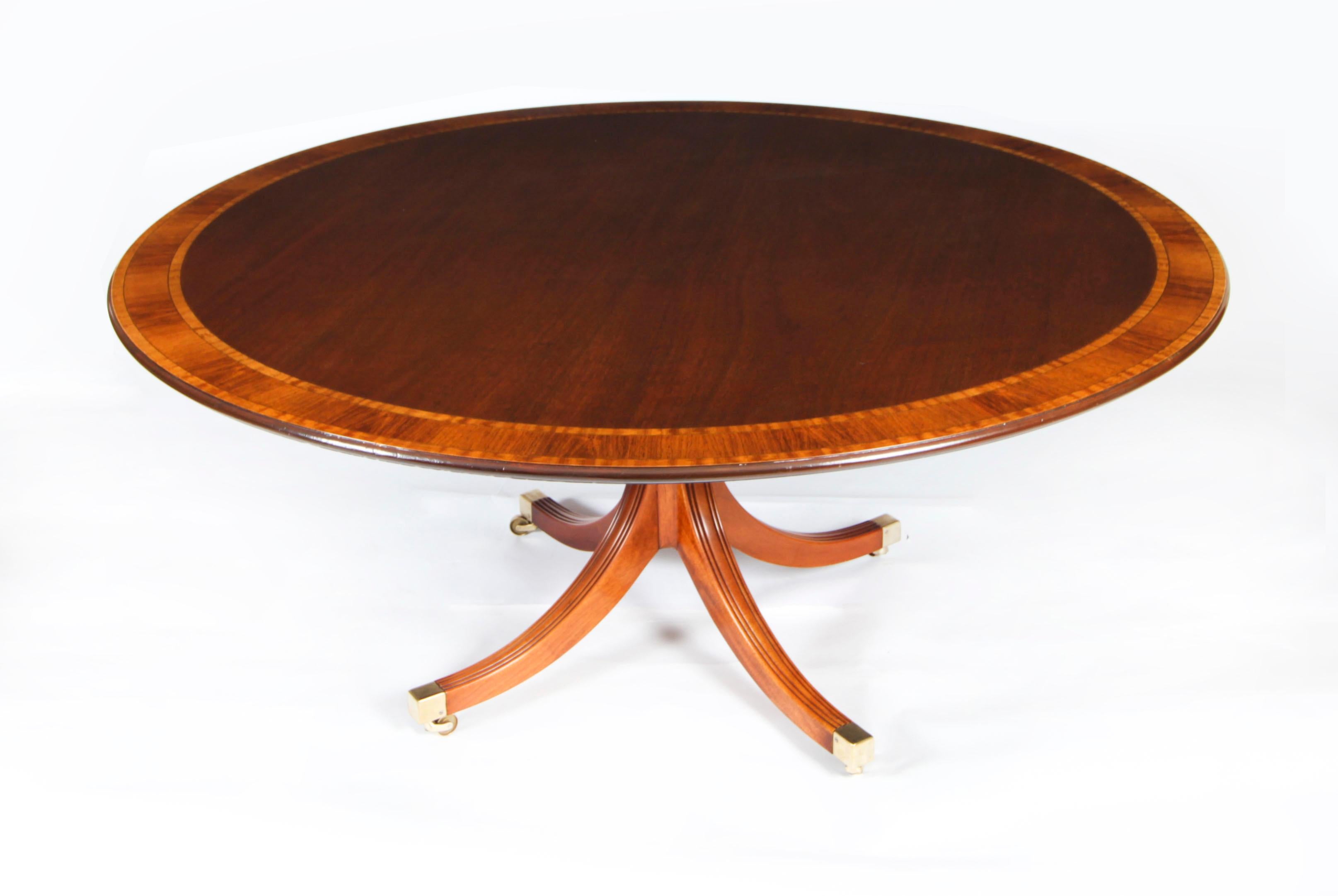 Table de salle à manger vintage de 5 pieds 3 po. de diamètre par William Tillman 20ème siècle en vente 5
