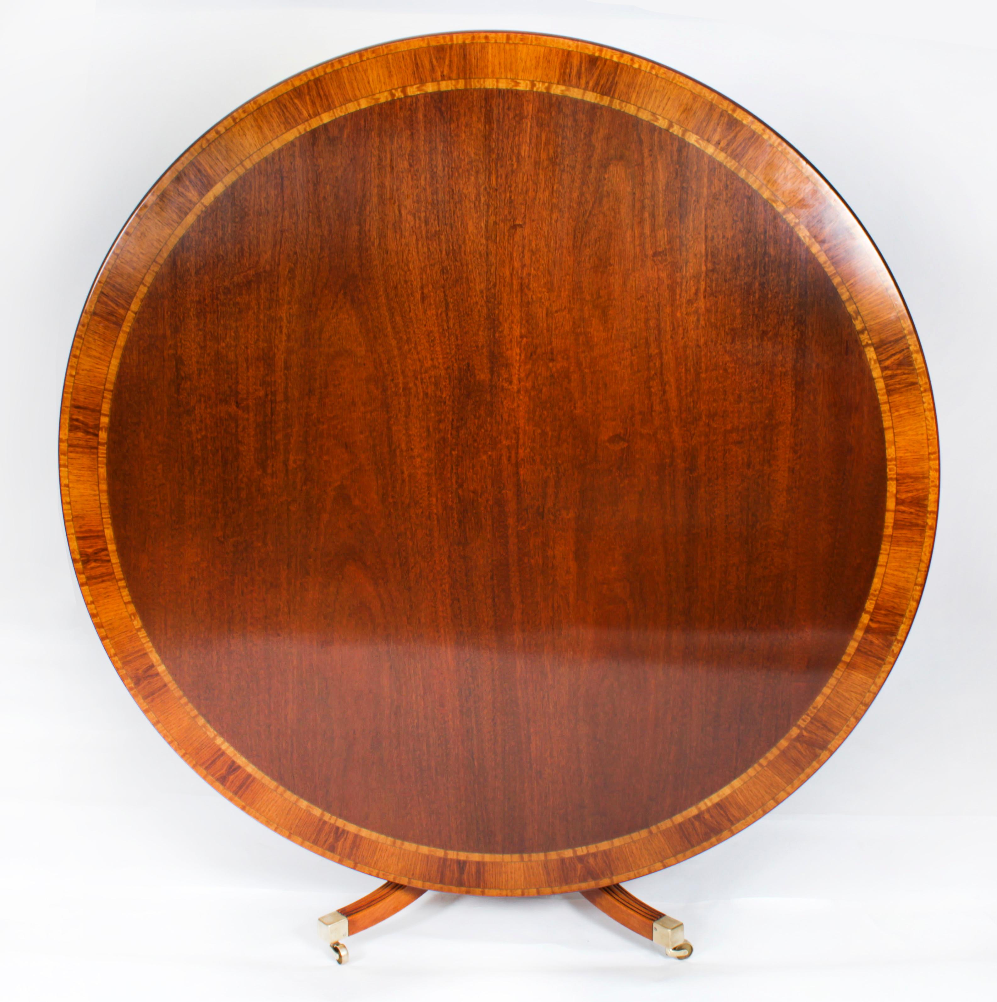 Table de salle à manger vintage de 5 pieds 3 po. de diamètre par William Tillman 20ème siècle en vente 10