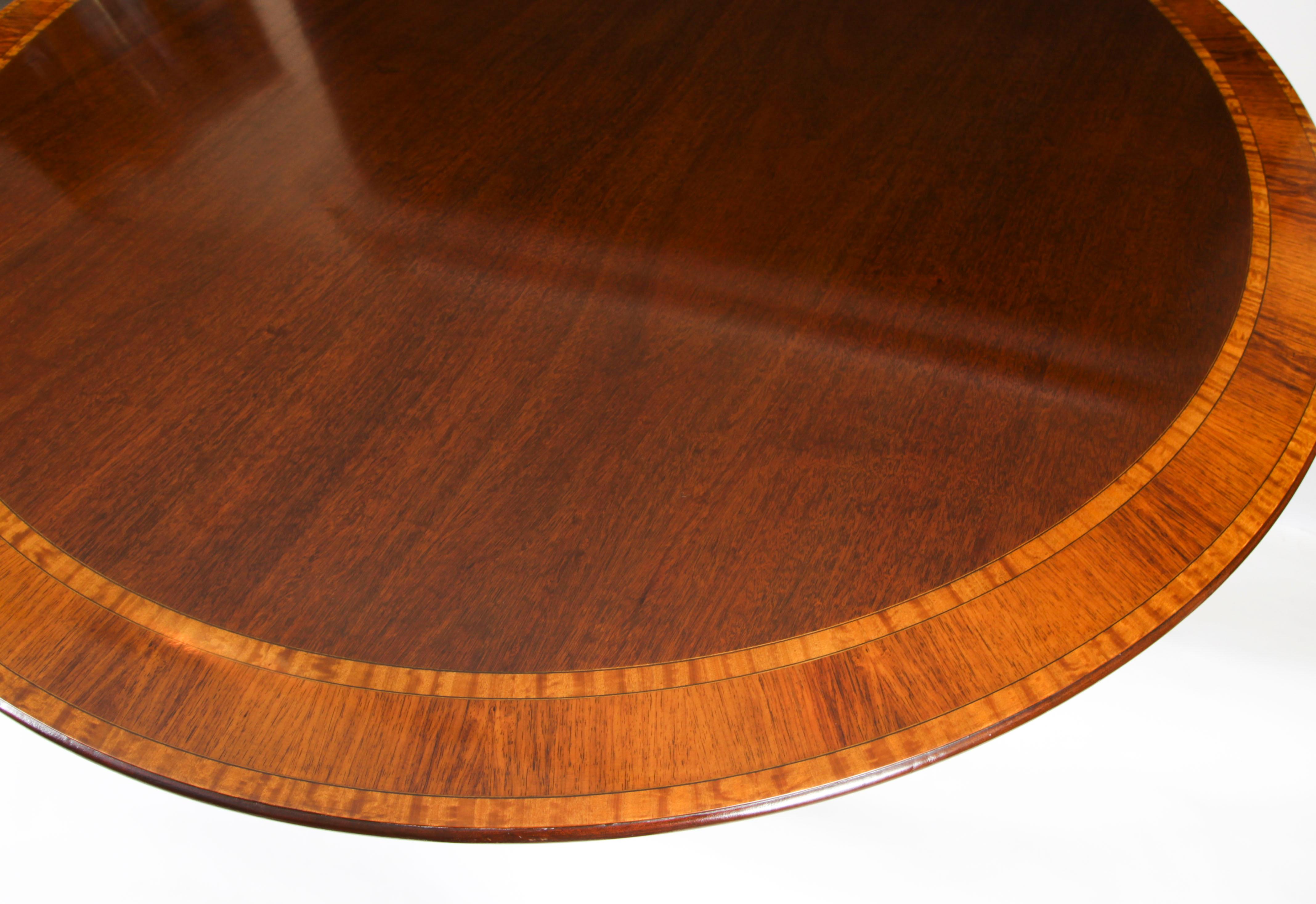 Table de salle à manger vintage de 5 pieds 3 po. de diamètre par William Tillman 20ème siècle en vente 2