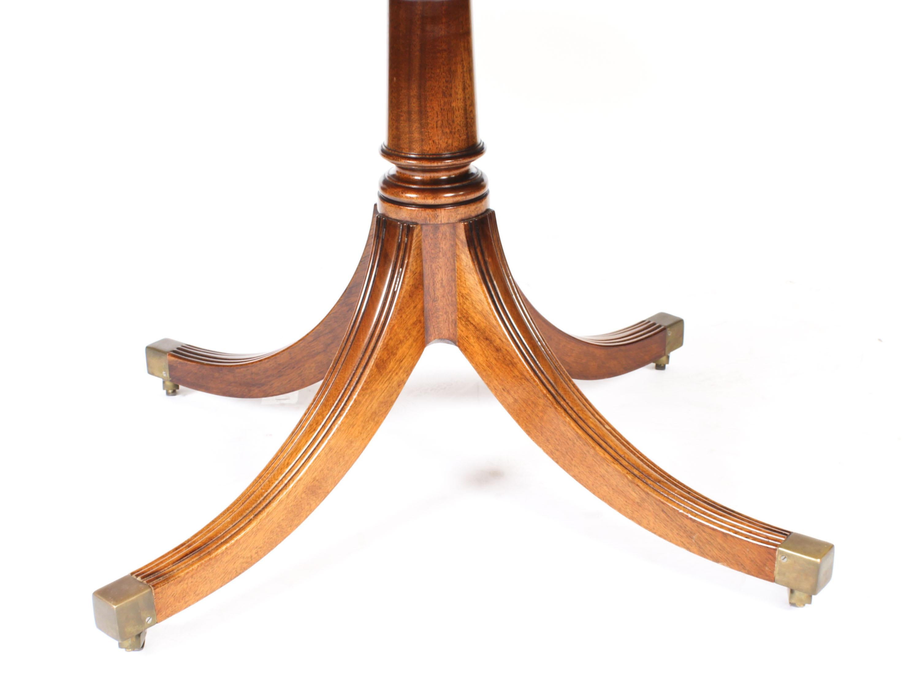 Vintage Oval Mahogany Dining Table by William Tillman, 20th Century 5