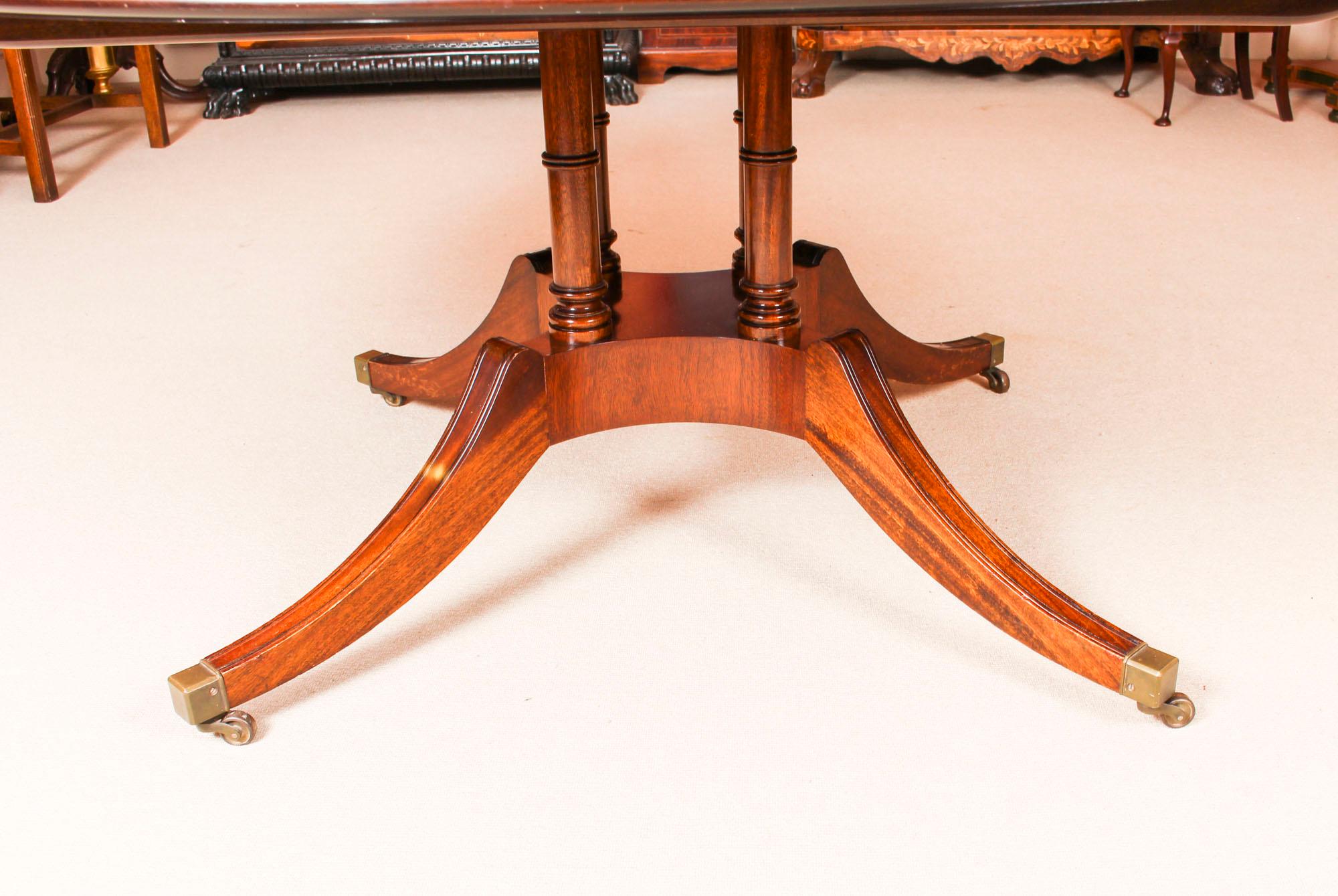 Vintage Round Mahogany Table by Millwood Cabinet Makers, 20th Century 1
