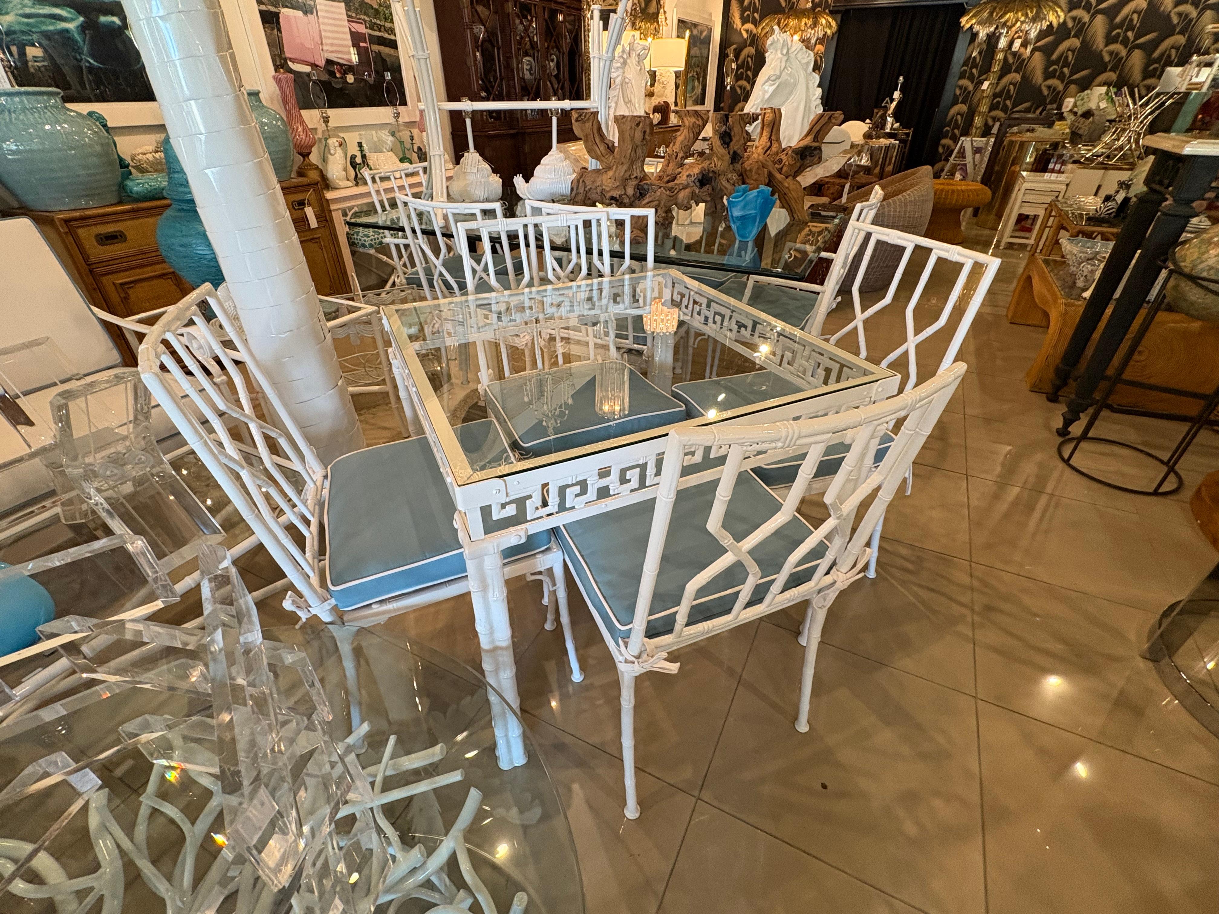 Vintage 5 Pc Faux Bamboo Greek Key Patio Dining Game Table & Chairs Restaurato in vendita 2