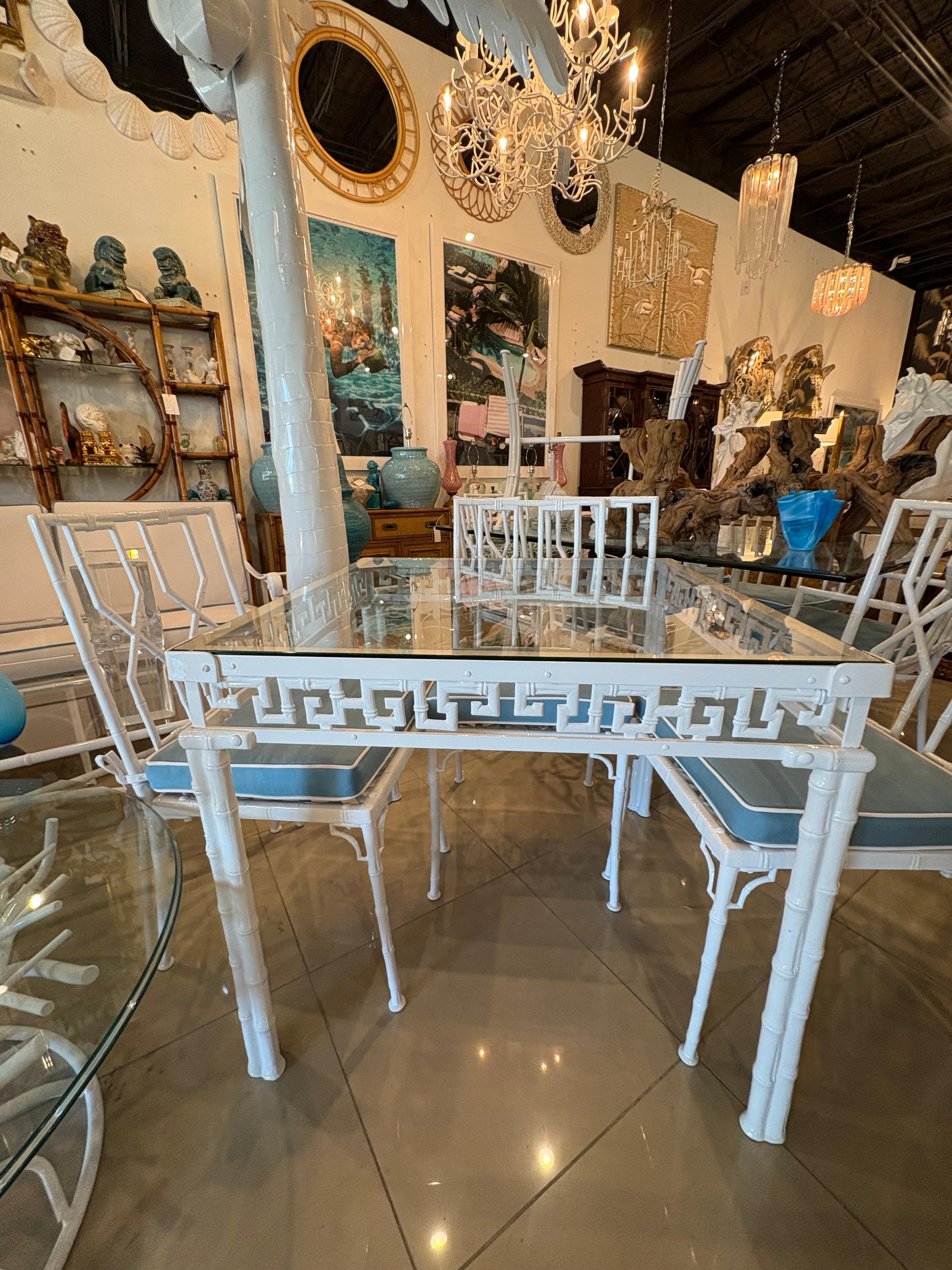 Vintage 5 Pc Faux Bamboo Greek Key Patio Dining Game Table & Chairs Restaurato in vendita 1