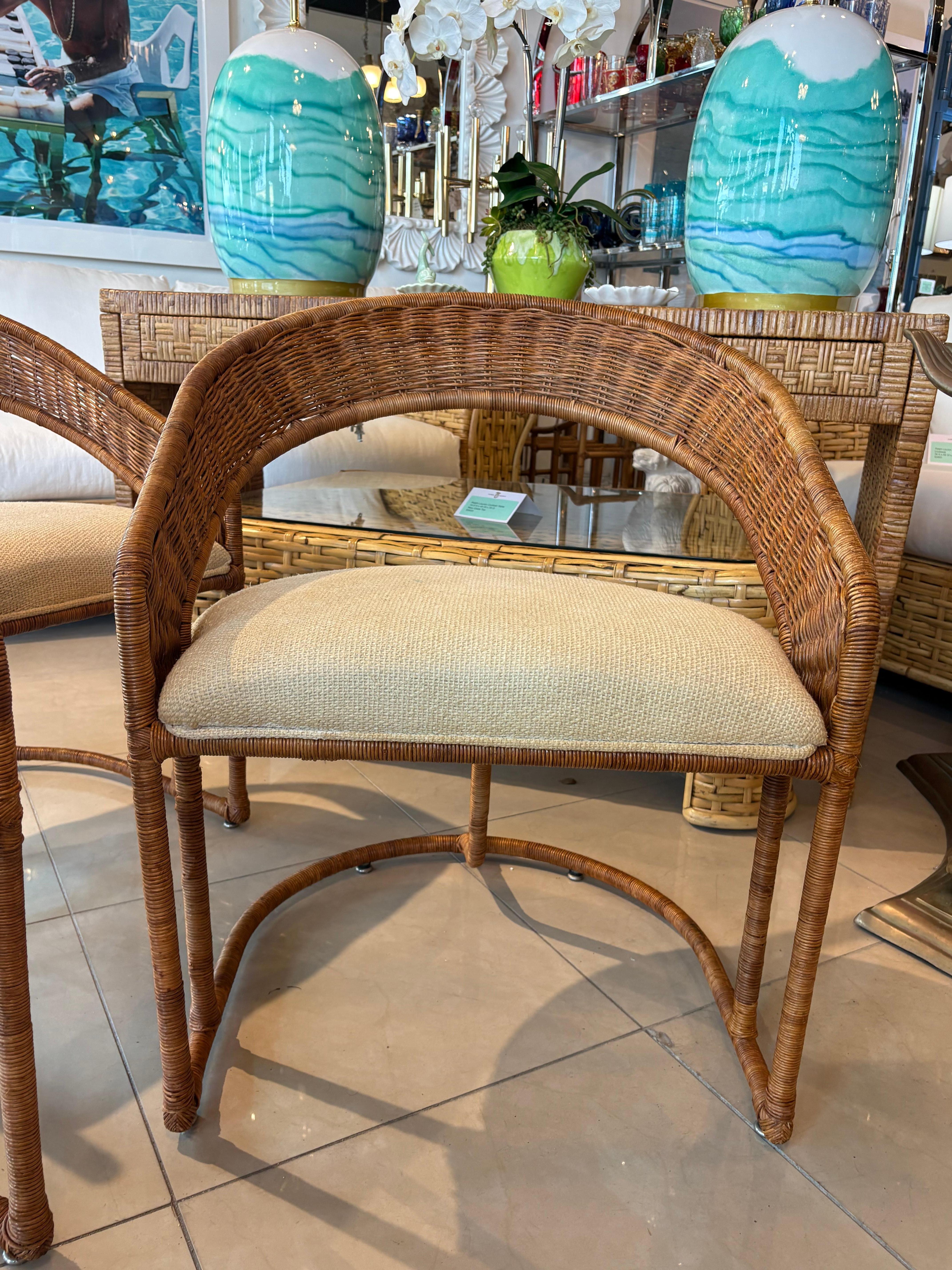 Vintage By 5 Pc. Tavolo da pranzo o da gioco in vimini di rattan e set di sedie a botte in vendita 3