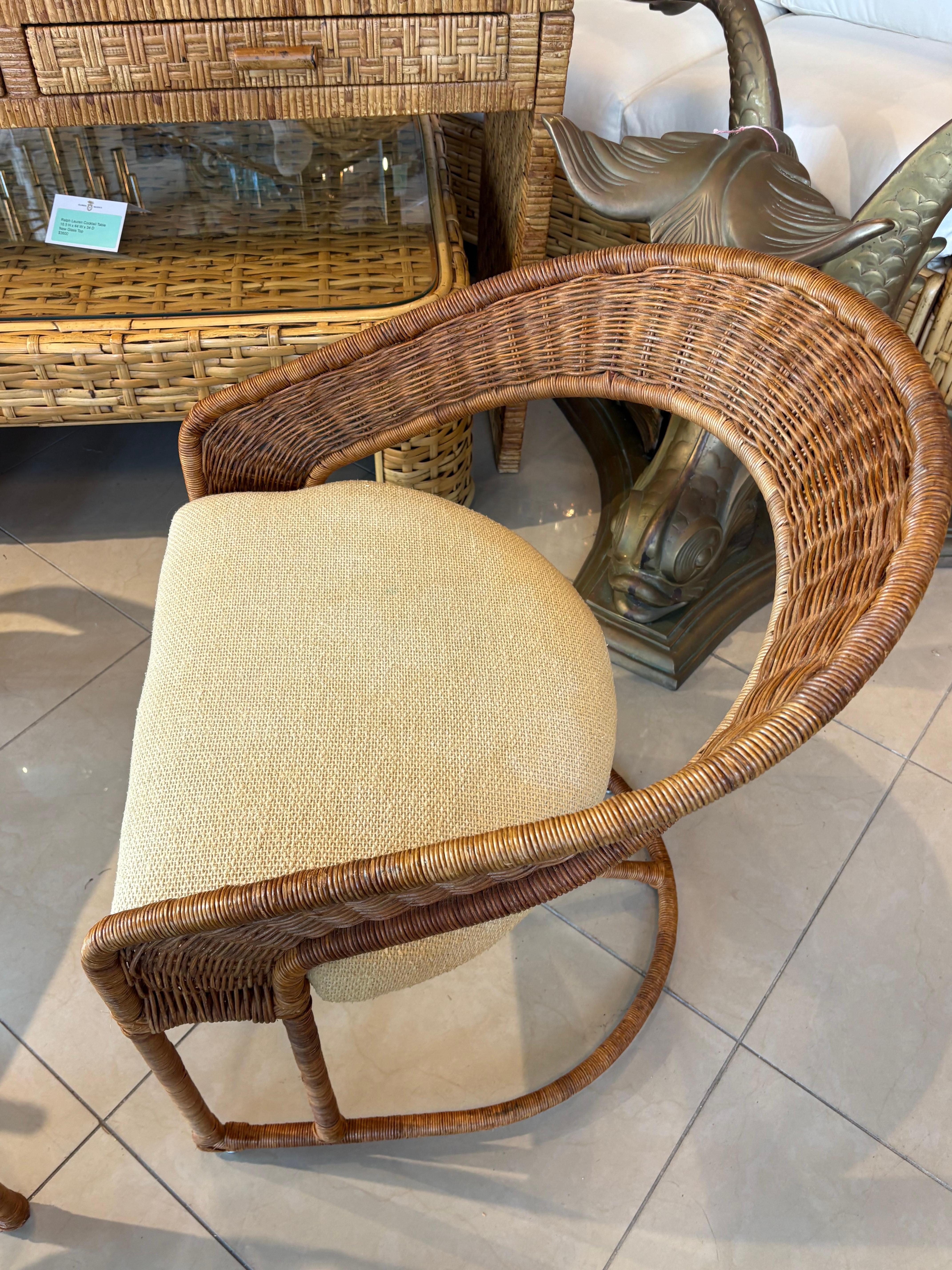 Vintage By 5 Pc. Tavolo da pranzo o da gioco in vimini di rattan e set di sedie a botte in vendita 5