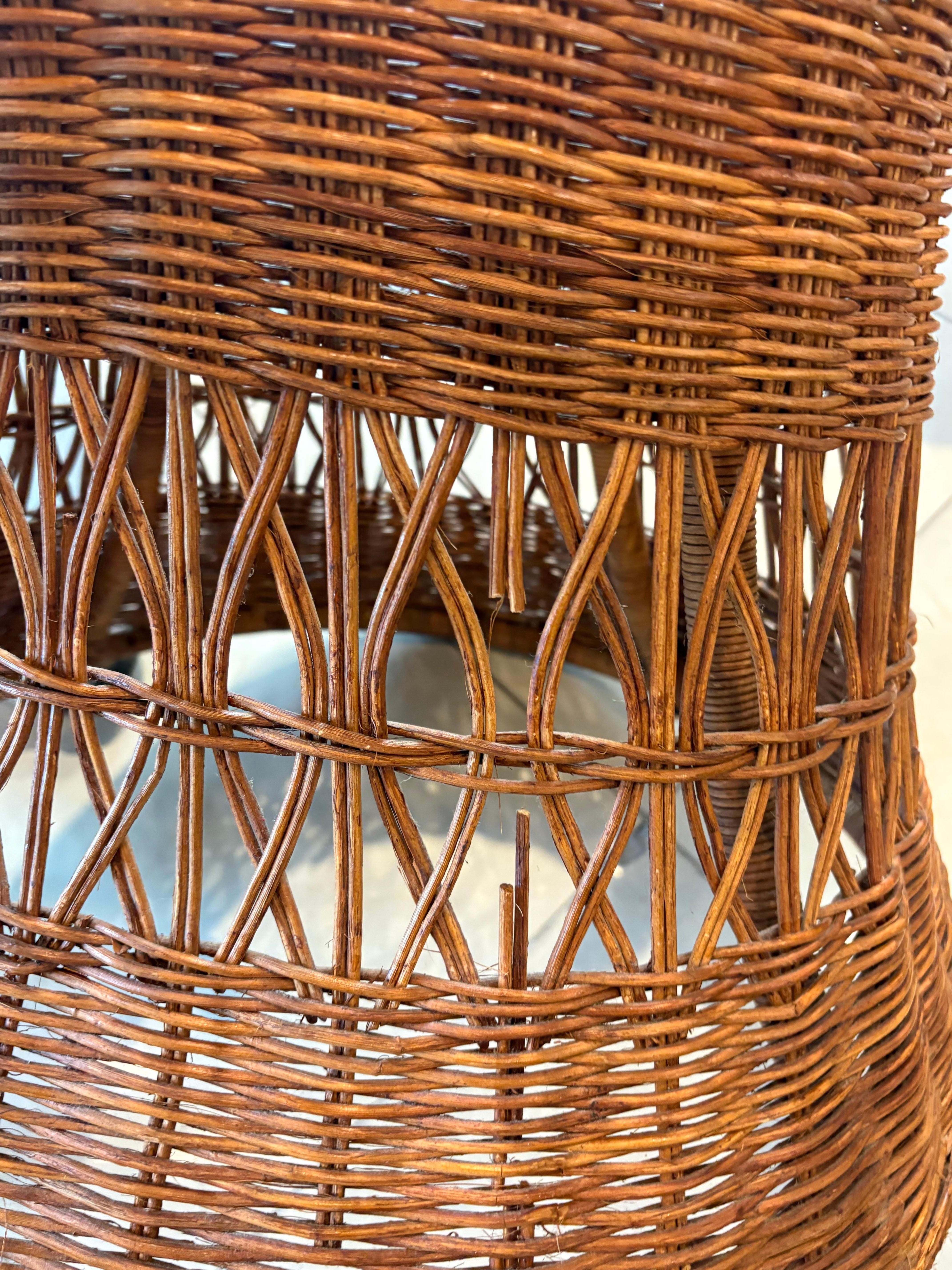 Vintage By 5 Pc. Tavolo da pranzo o da gioco in vimini di rattan e set di sedie a botte in vendita 1