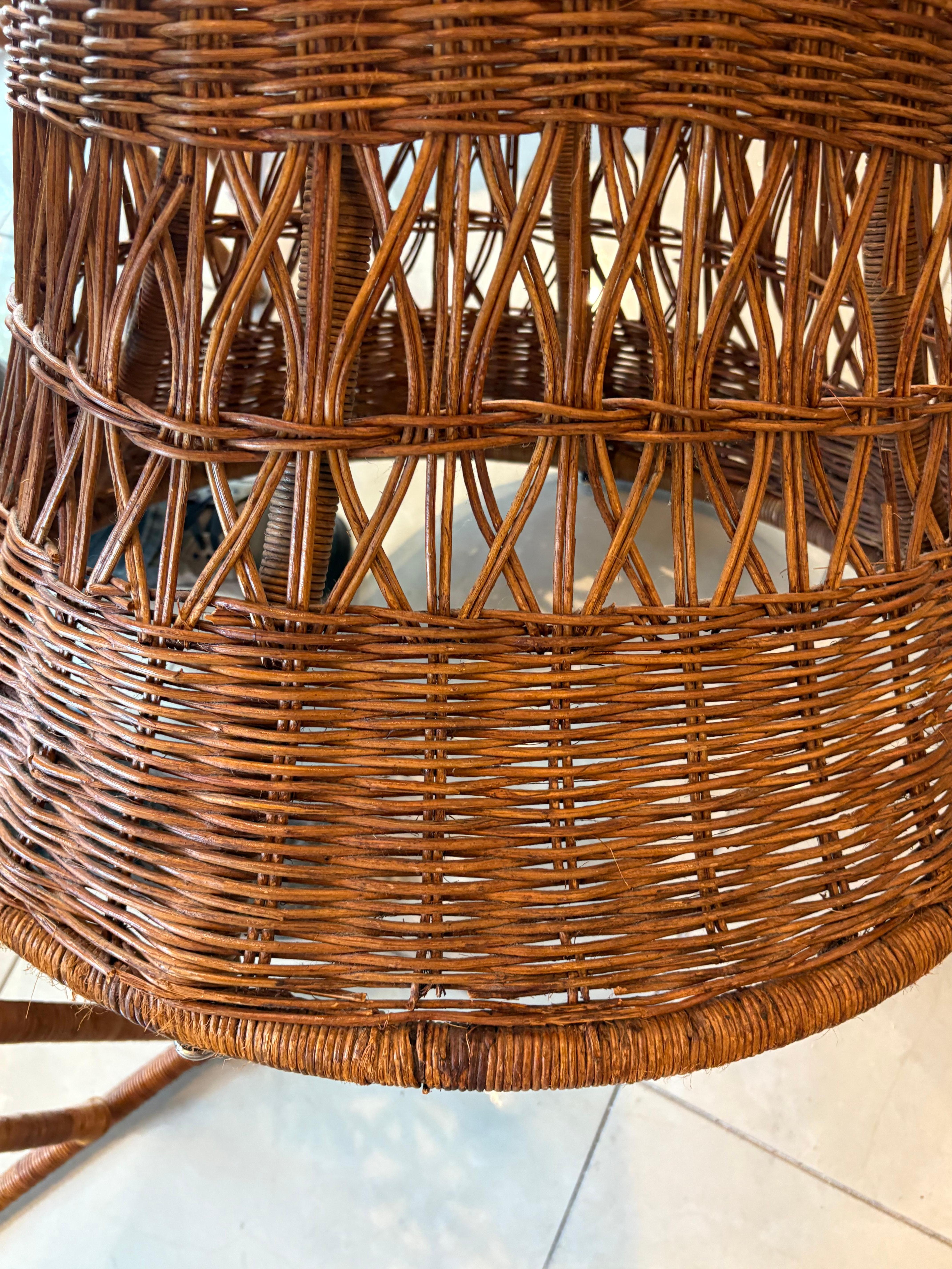 Vintage By 5 Pc. Tavolo da pranzo o da gioco in vimini di rattan e set di sedie a botte in vendita 2