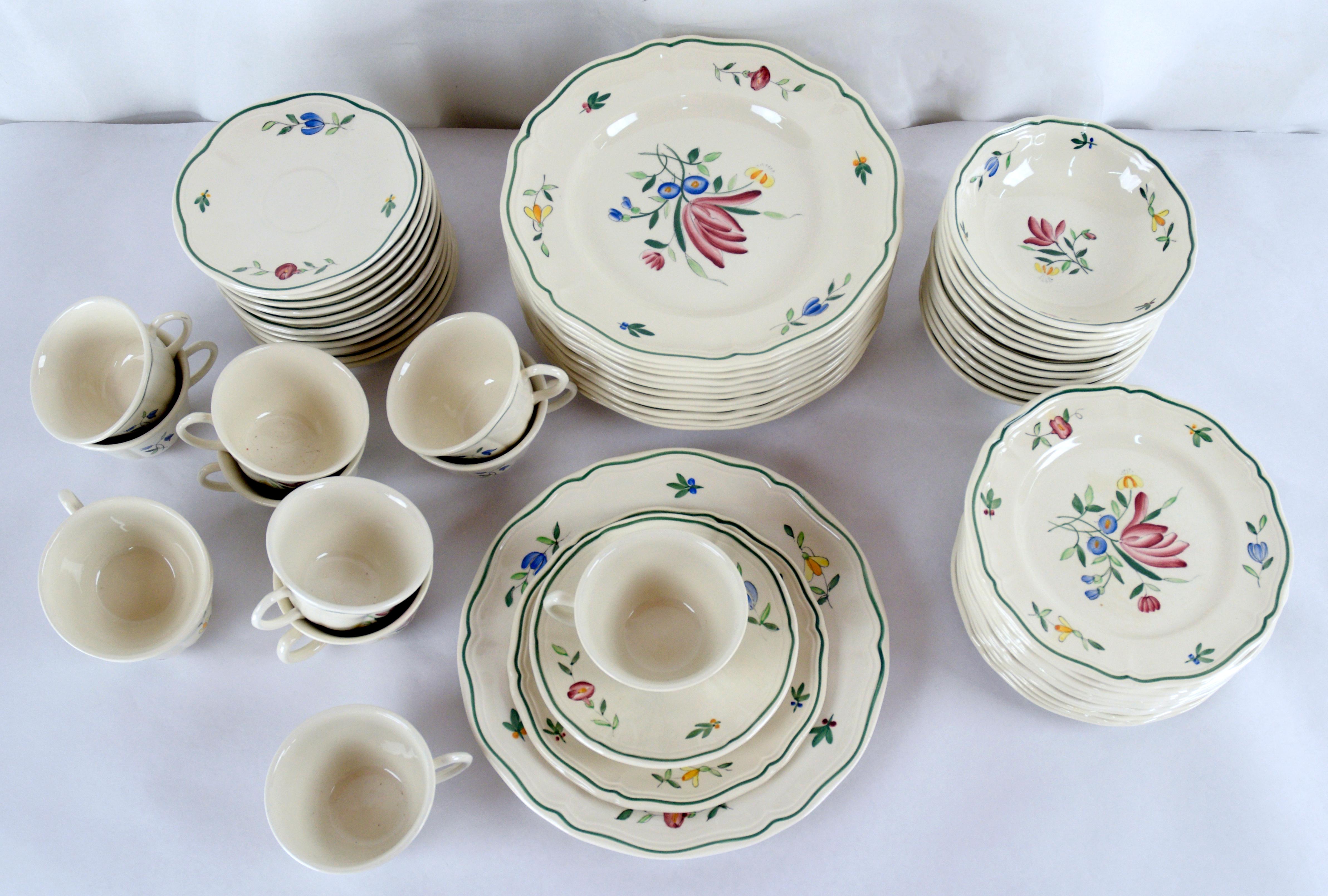 Vintage 5-Piece Longchamp Tulip Place Setting, Set of 12, France

This beautifully hand-painted dish set is a rare find with all twelve 5-piece settings in good condition. The tulip pattern features brightly colored flowers encircled by an emerald