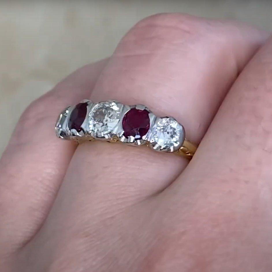 Donna Anello di fidanzamento vintage con 5 pietre di diamante (circa 1 carato) e rubino, oro giallo in vendita
