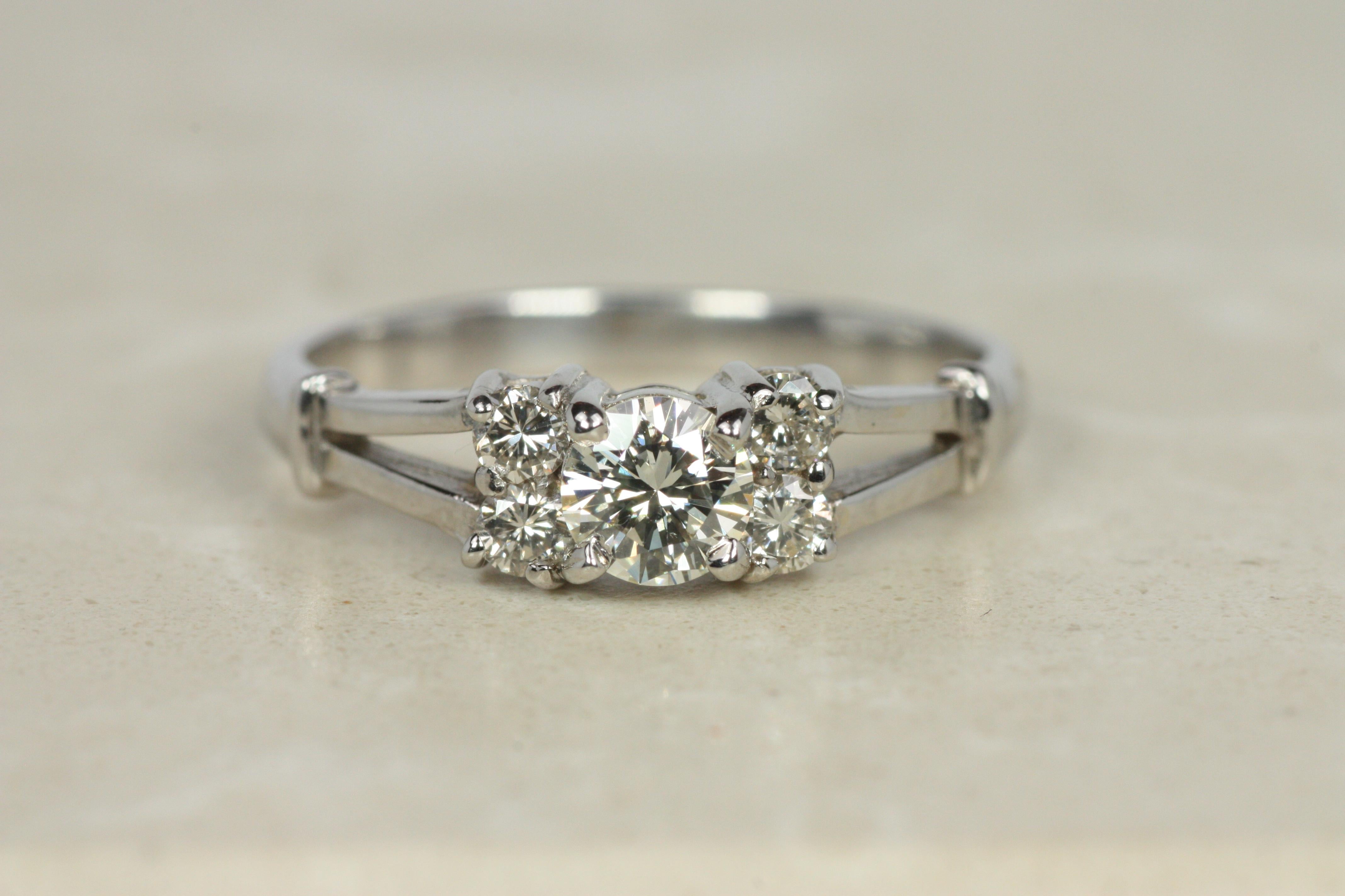 Vintage 5-Stone Diamond Engagement Ring – 0.41ct Round Diamonds (Rundschliff) im Angebot
