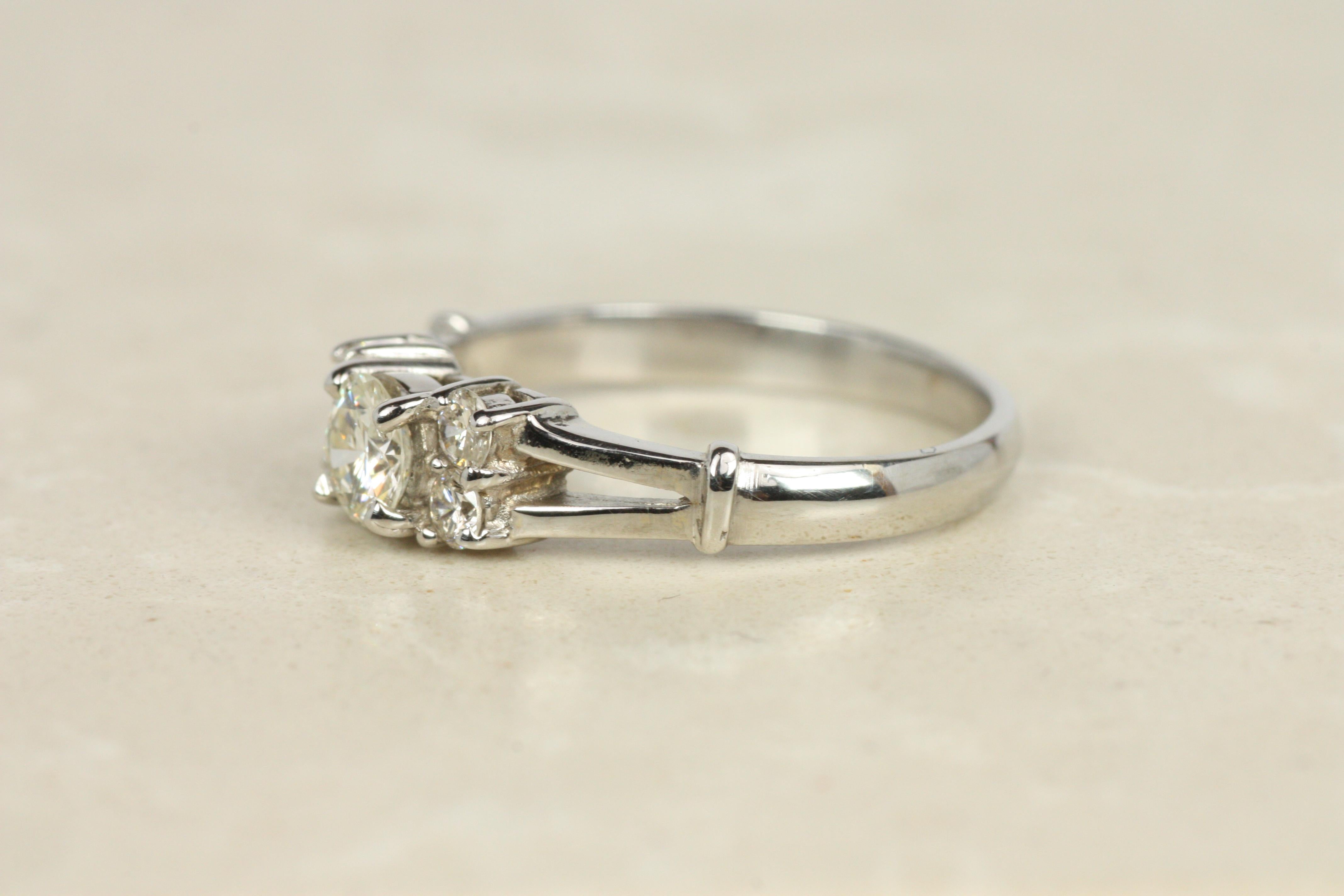 Vintage 5-Stone Diamond Engagement Ring – 0.41ct Round Diamonds im Zustand „Gut“ im Angebot in Santa Monica, CA