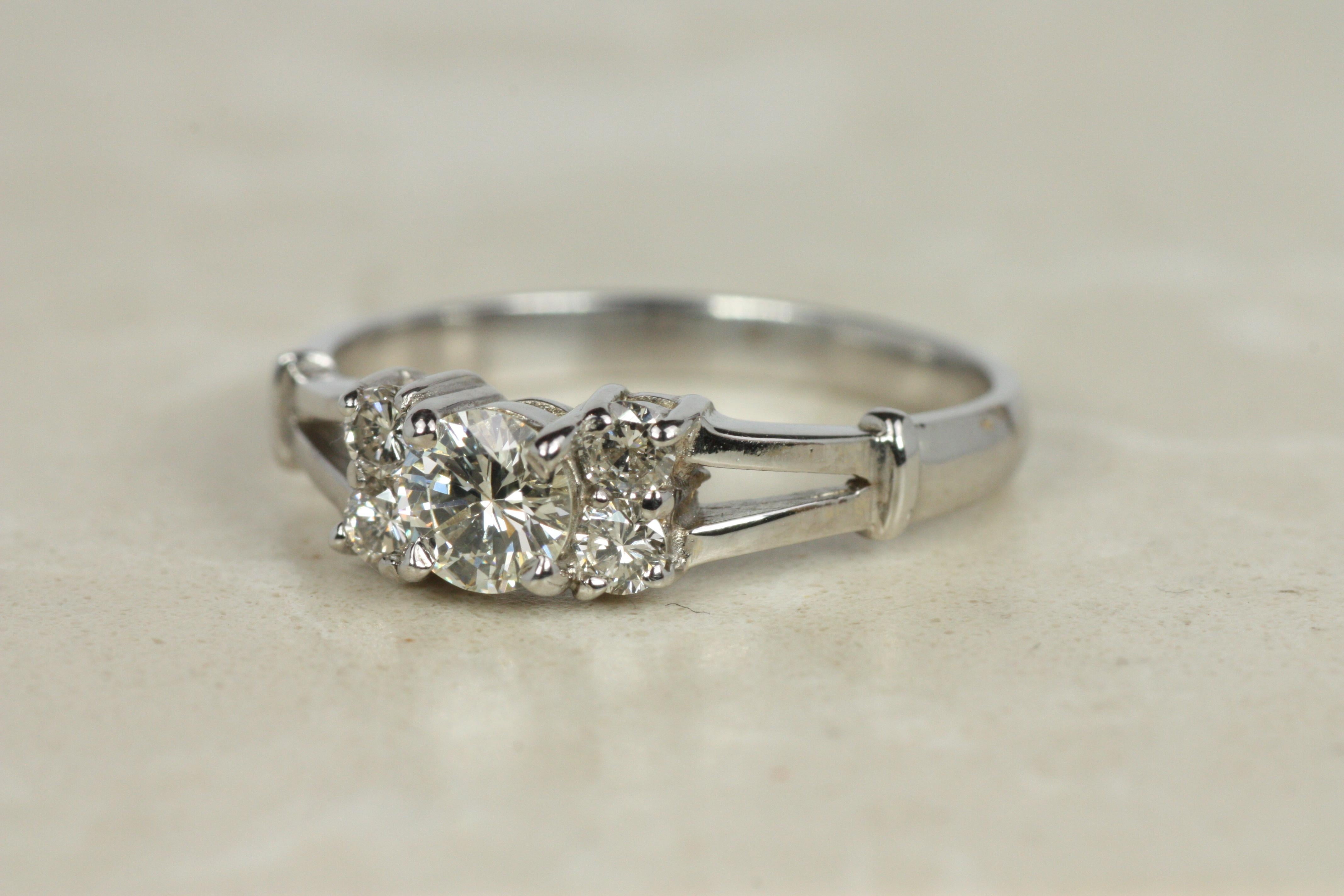 Vintage 5-Stone Diamond Engagement Ring – 0.41ct Round Diamonds Damen im Angebot