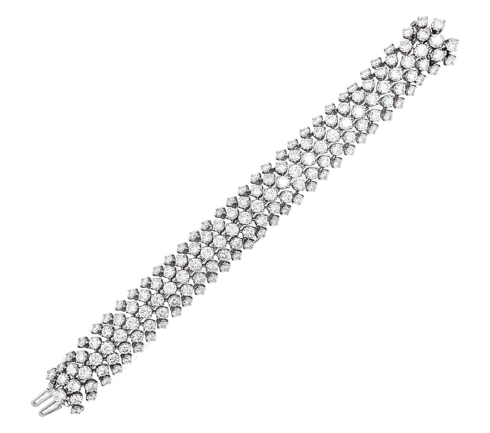 Donna Bracciale di platino a 5 file di diamanti, anni '40 circa in vendita
