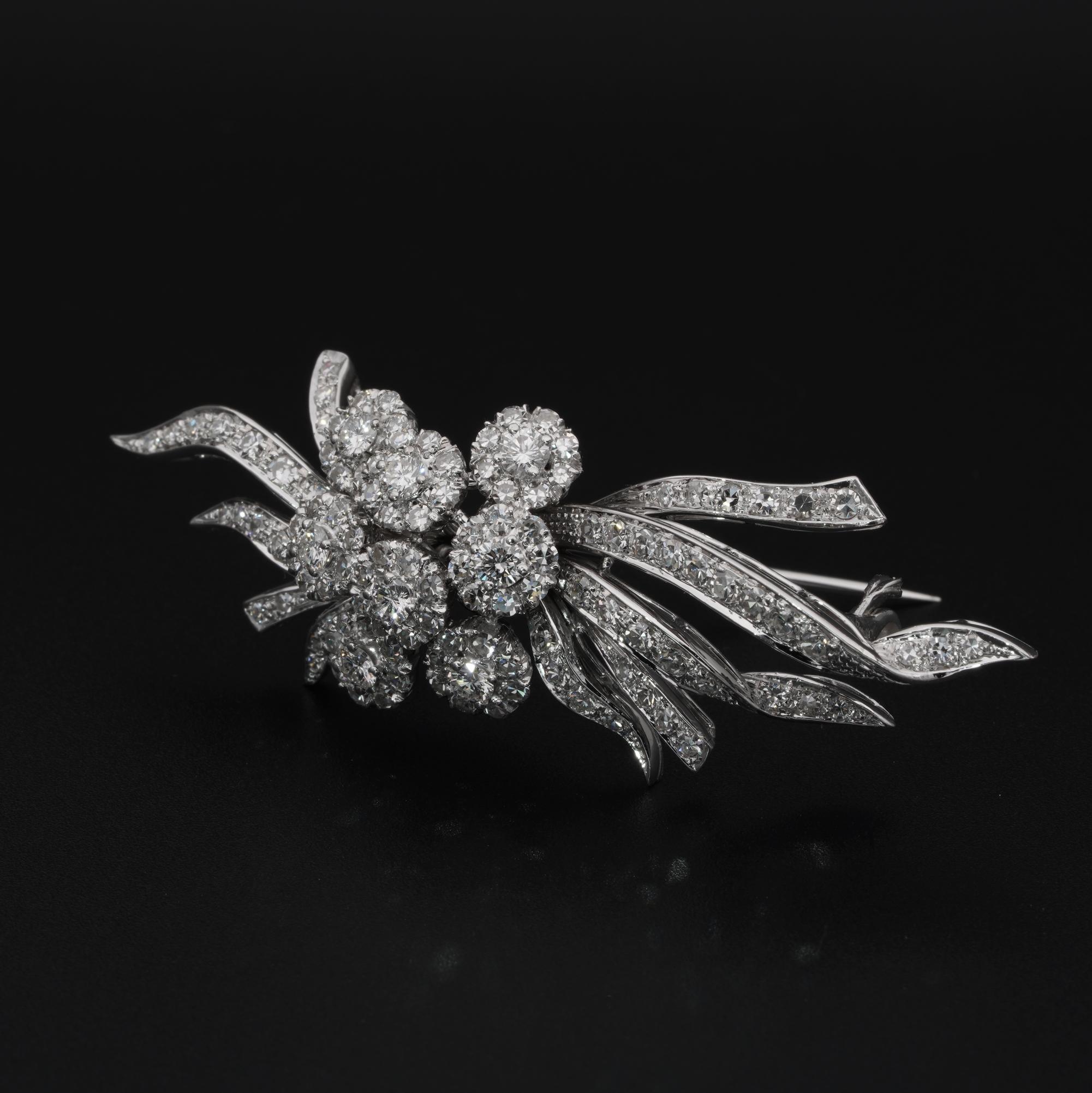 Broche fleur en spray de diamants 5,0 carats vintage 18 KT  Pour femmes en vente