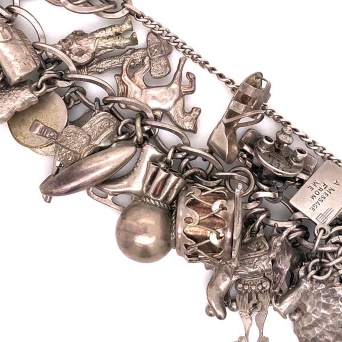 Vintage 50 Piece Sterling Silver Charm Bracelet Great Estate Jewelry Find Excellent état à Montreal, QC