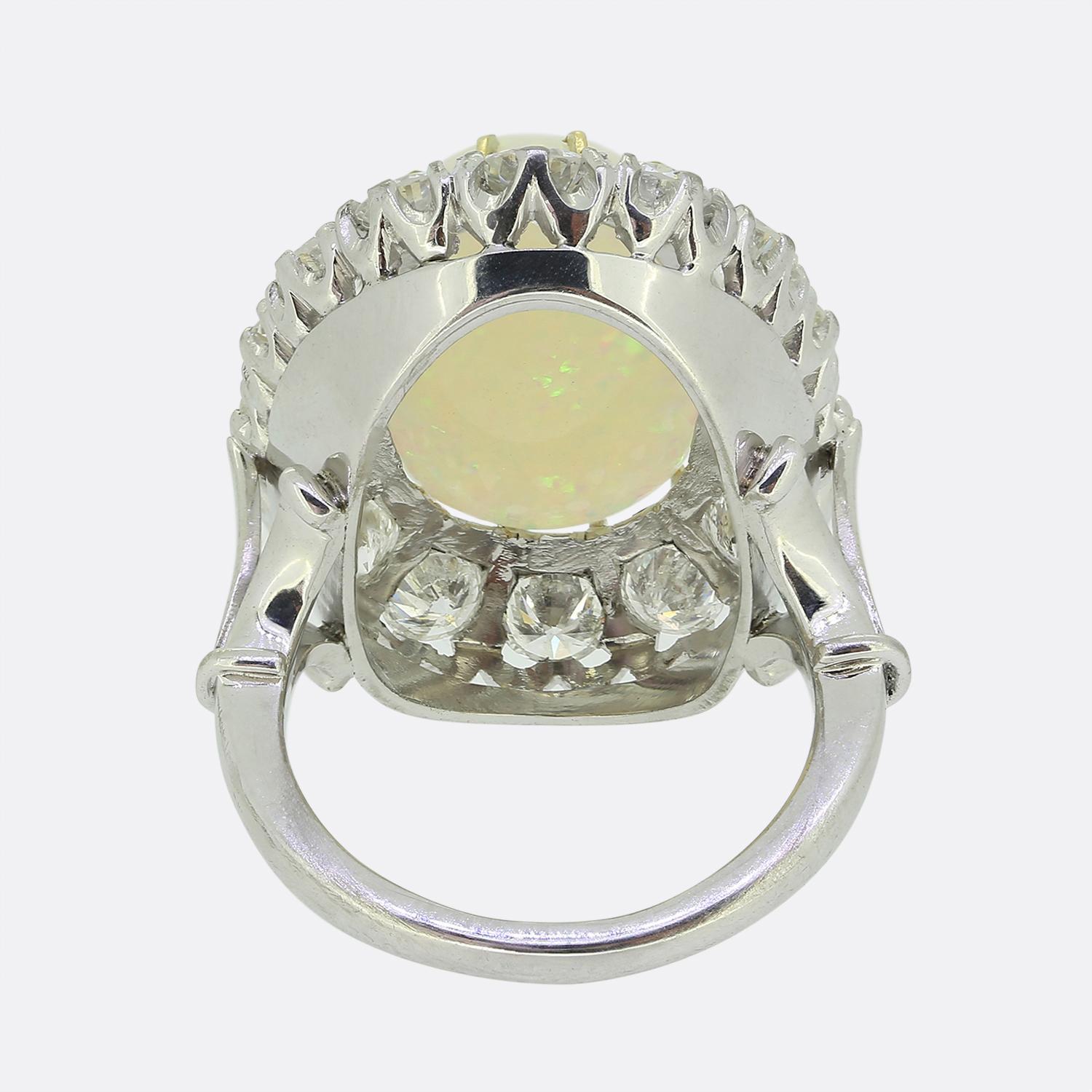 Anello d'epoca con opale e diamanti a grappolo da 5,00 carati In condizioni buone in vendita a London, GB