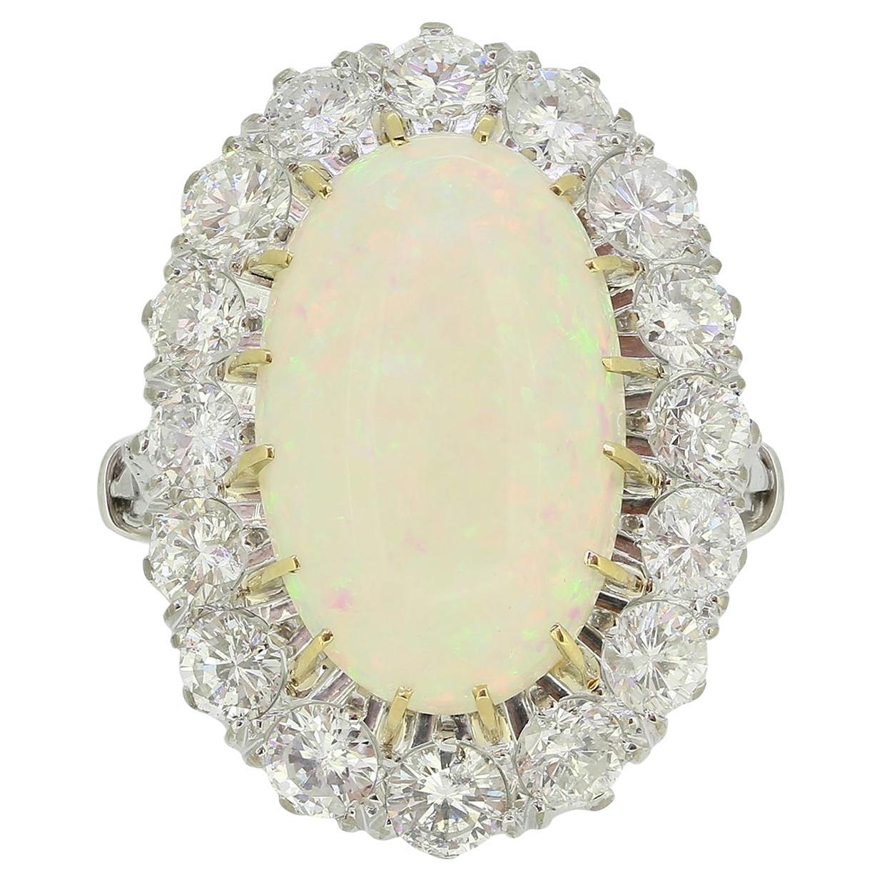 Anello d'epoca con opale e diamanti a grappolo da 5,00 carati
