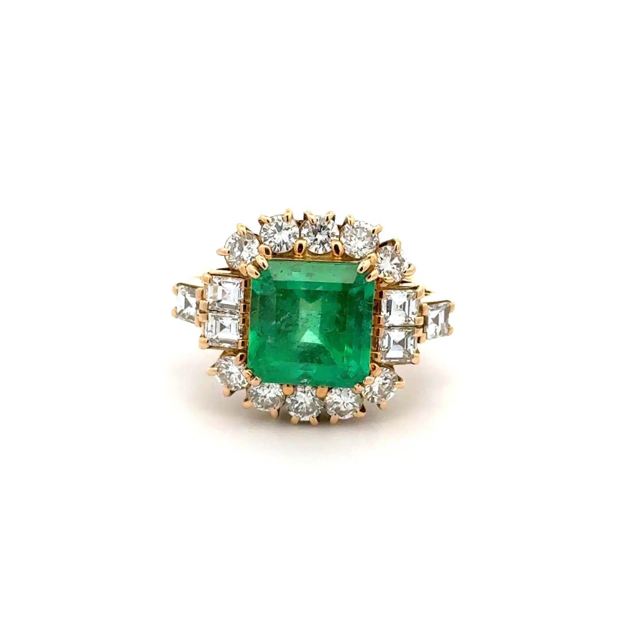 Vintage 5,03 Karat Quadratischer Smaragd-Schliff Smaragd GIA und Diamant Gold Ring im Angebot 1