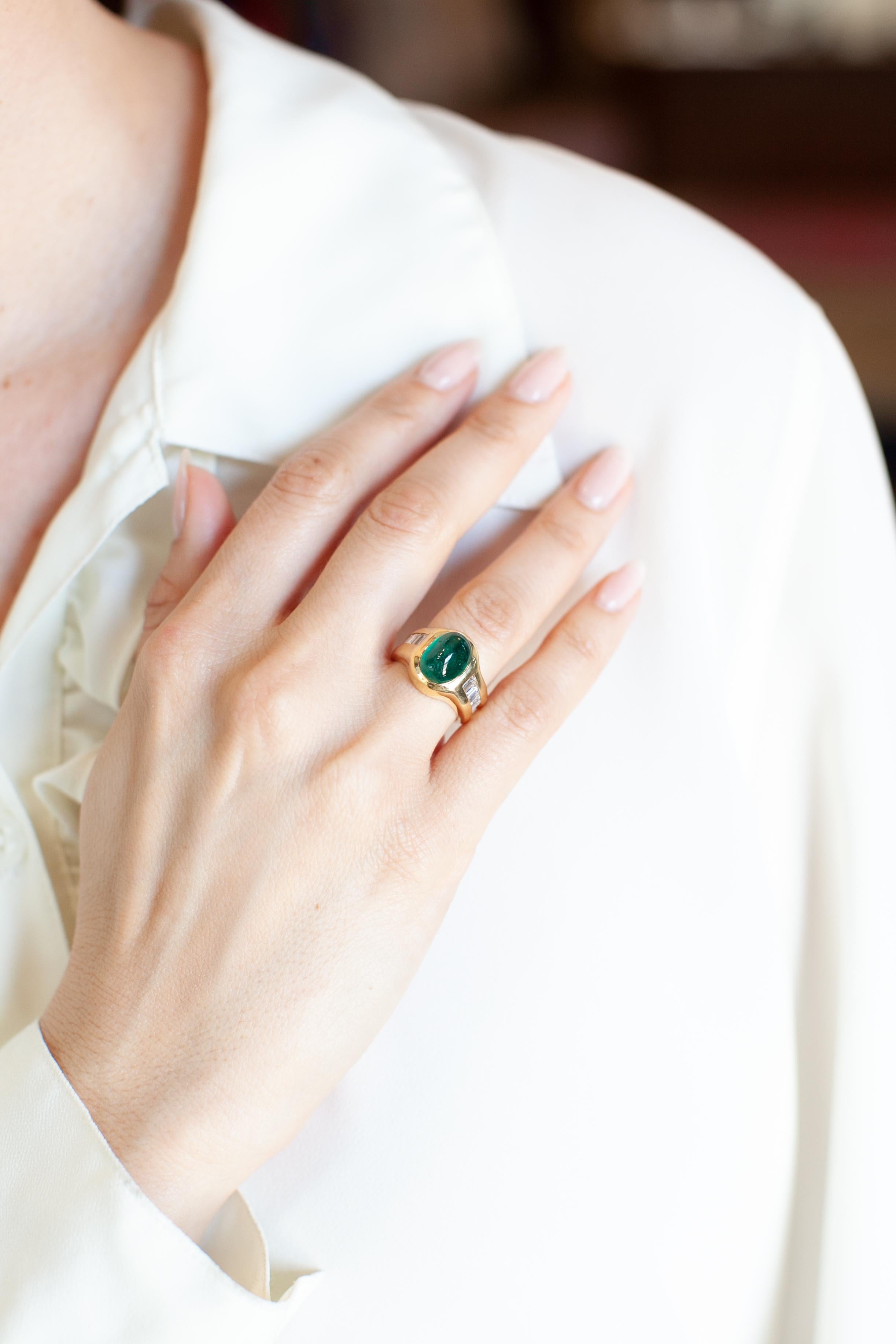 Women's Vintage 5.04 Carat Cabochon Emerald & Baguette Cut Diamond Ring For Sale