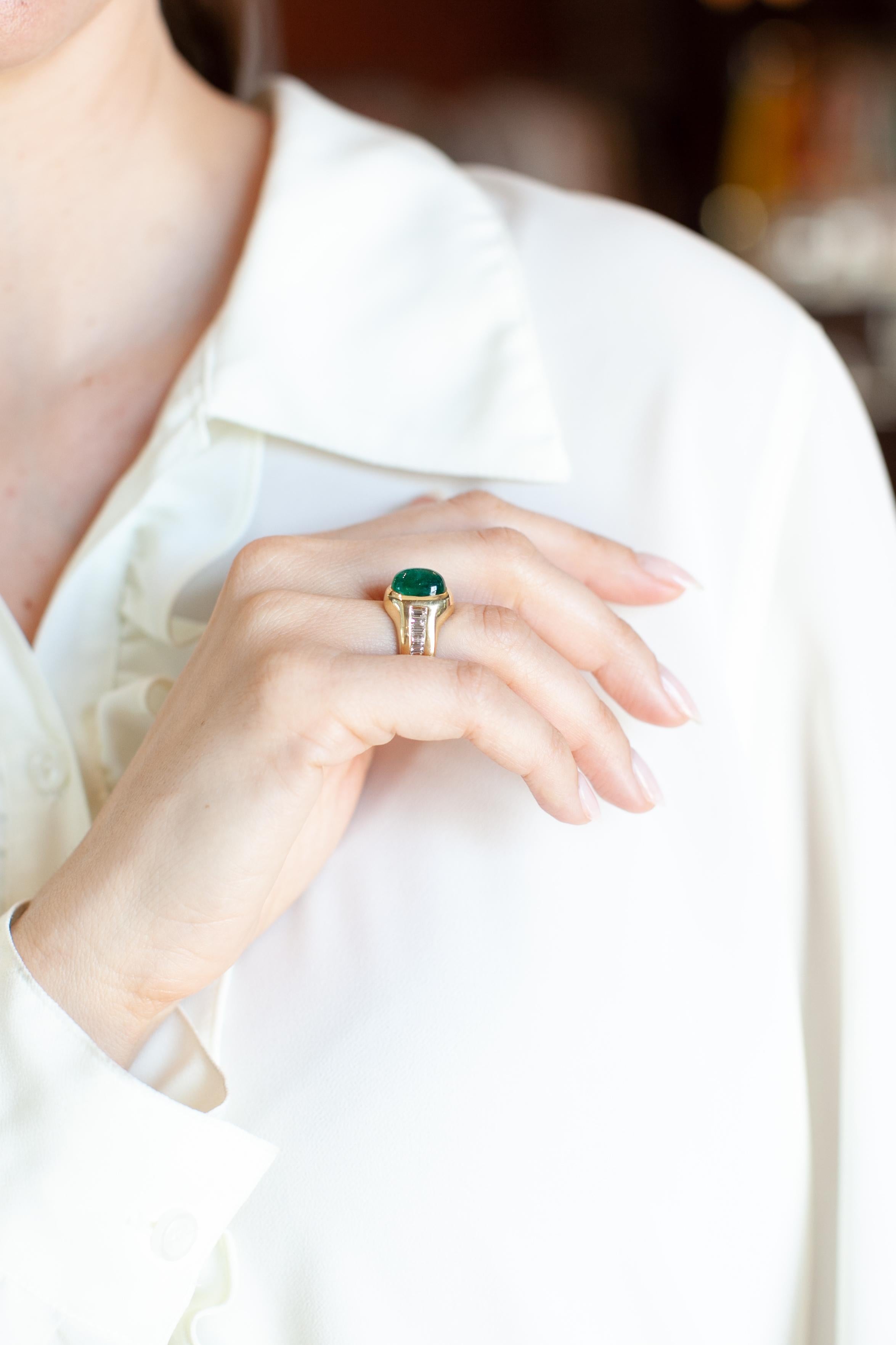 Vintage 5.04 Carat Cabochon Emerald & Baguette Cut Diamond Ring For Sale 1