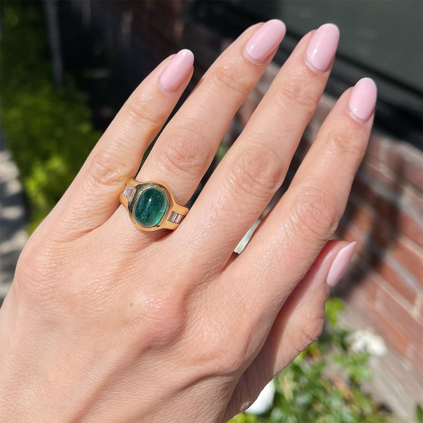 Vintage 5.04 Carat Cabochon Emerald & Baguette Cut Diamond Ring For Sale 2