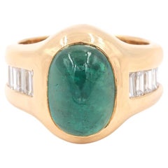 Anello vintage con smeraldo cabochon e diamanti taglio baguette da 5,04 carati