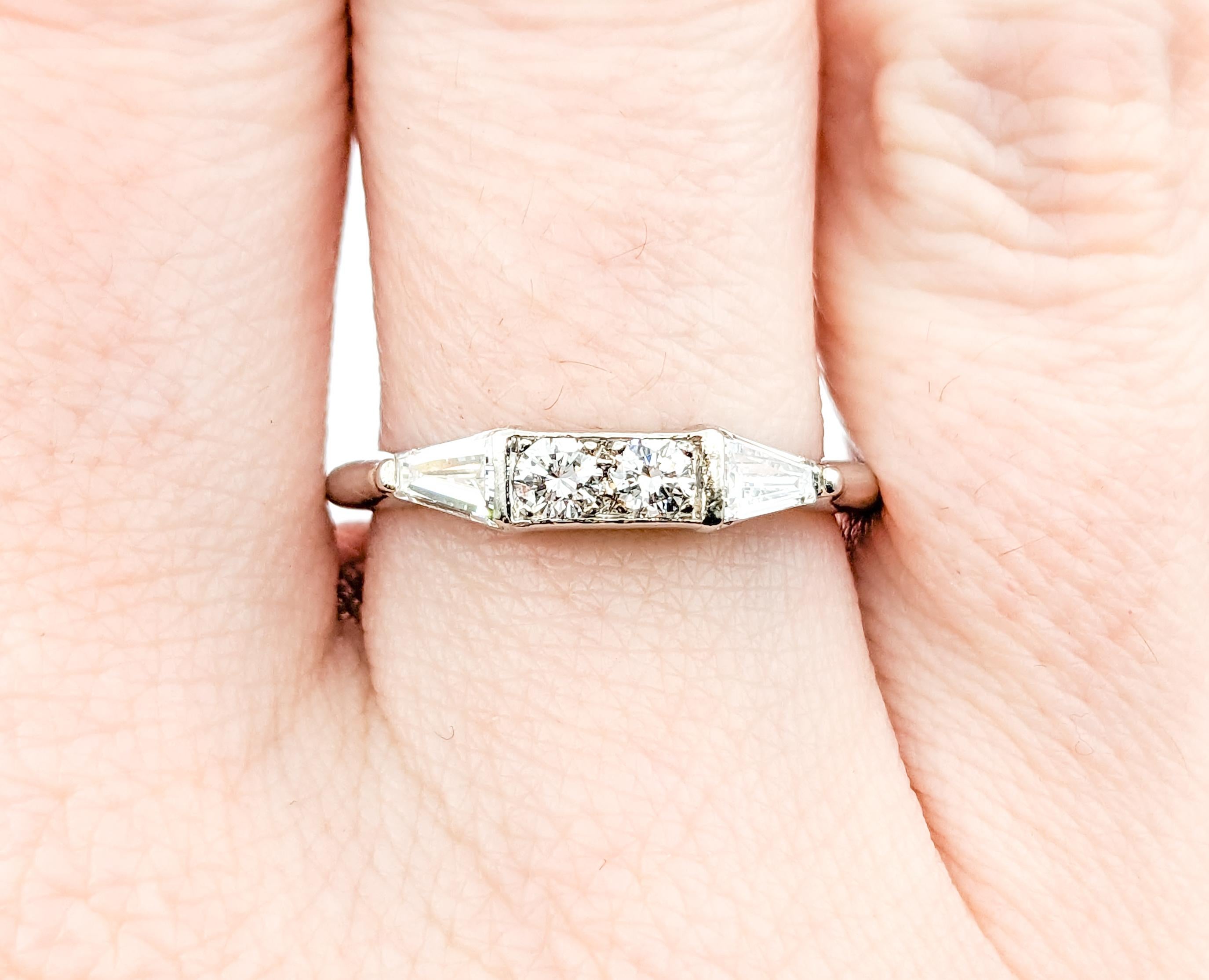 Vintage .50ctw Diamond Ring In Platinum In Excellent Condition For Sale In Bloomington, MN