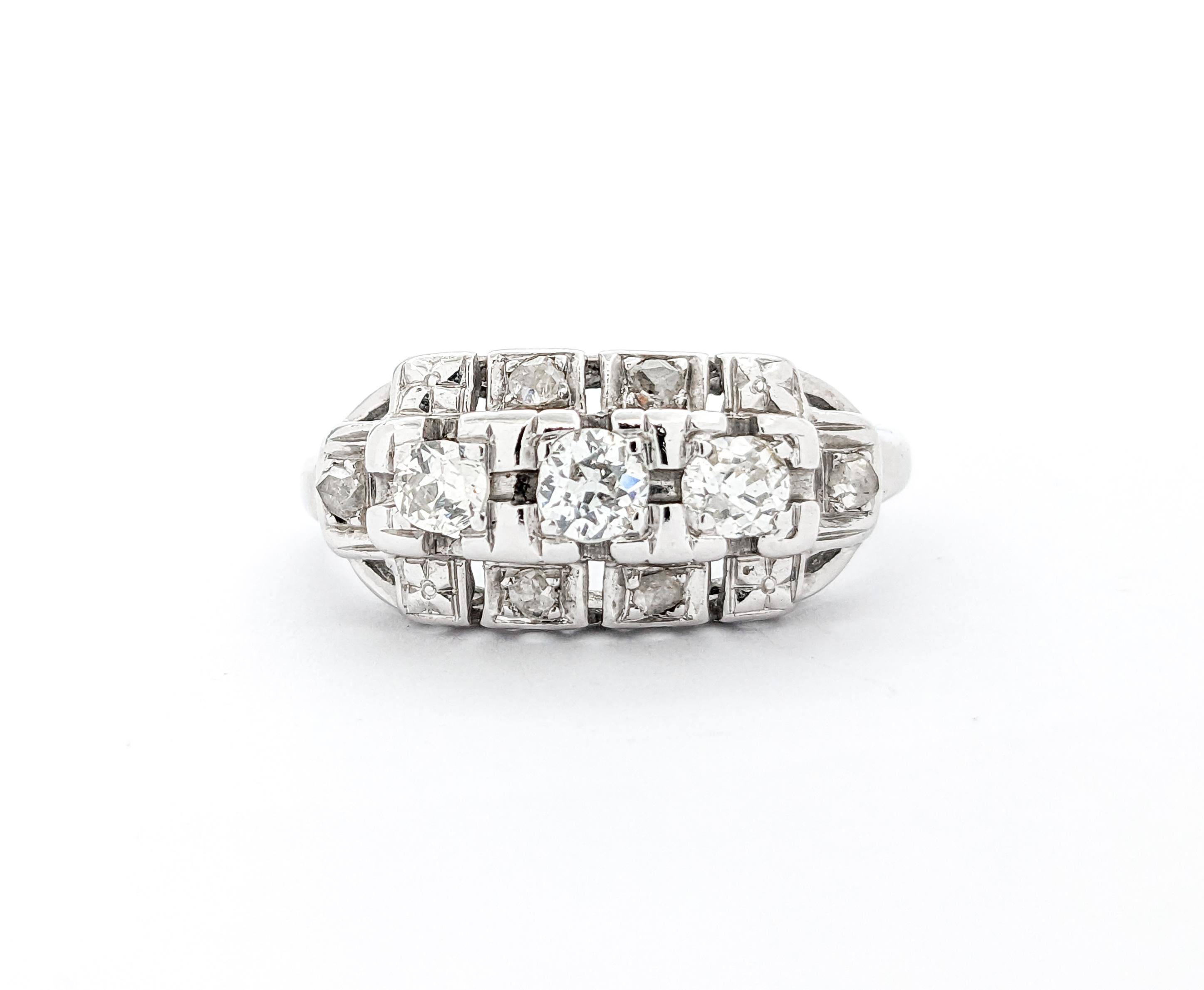 Vintage .50ctw Old Mine Cut Diamond Ring in White Gold (Bague en or blanc avec diamant taillé dans une ancienne mine) en vente 1