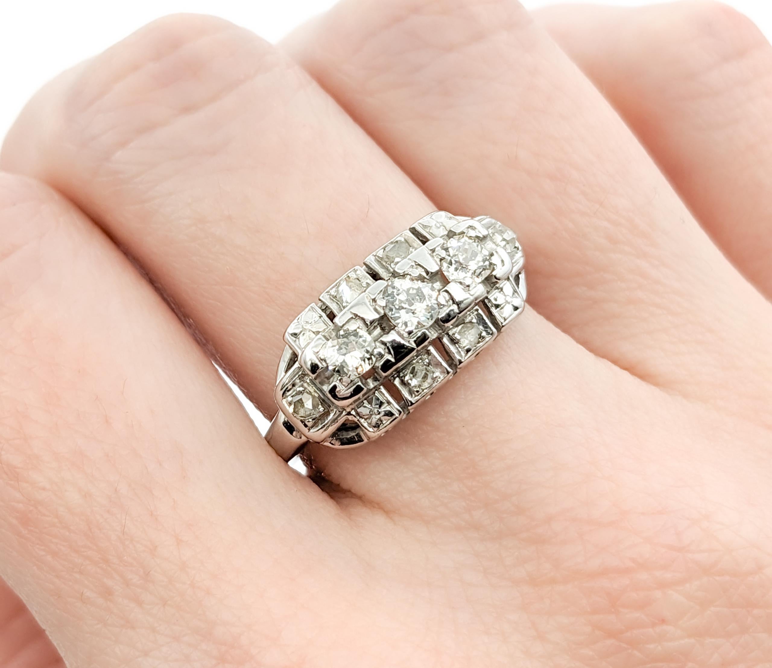 Vintage .50ctw Old Mine Cut Diamond Ring in White Gold (Bague en or blanc avec diamant taillé dans une ancienne mine) en vente 2