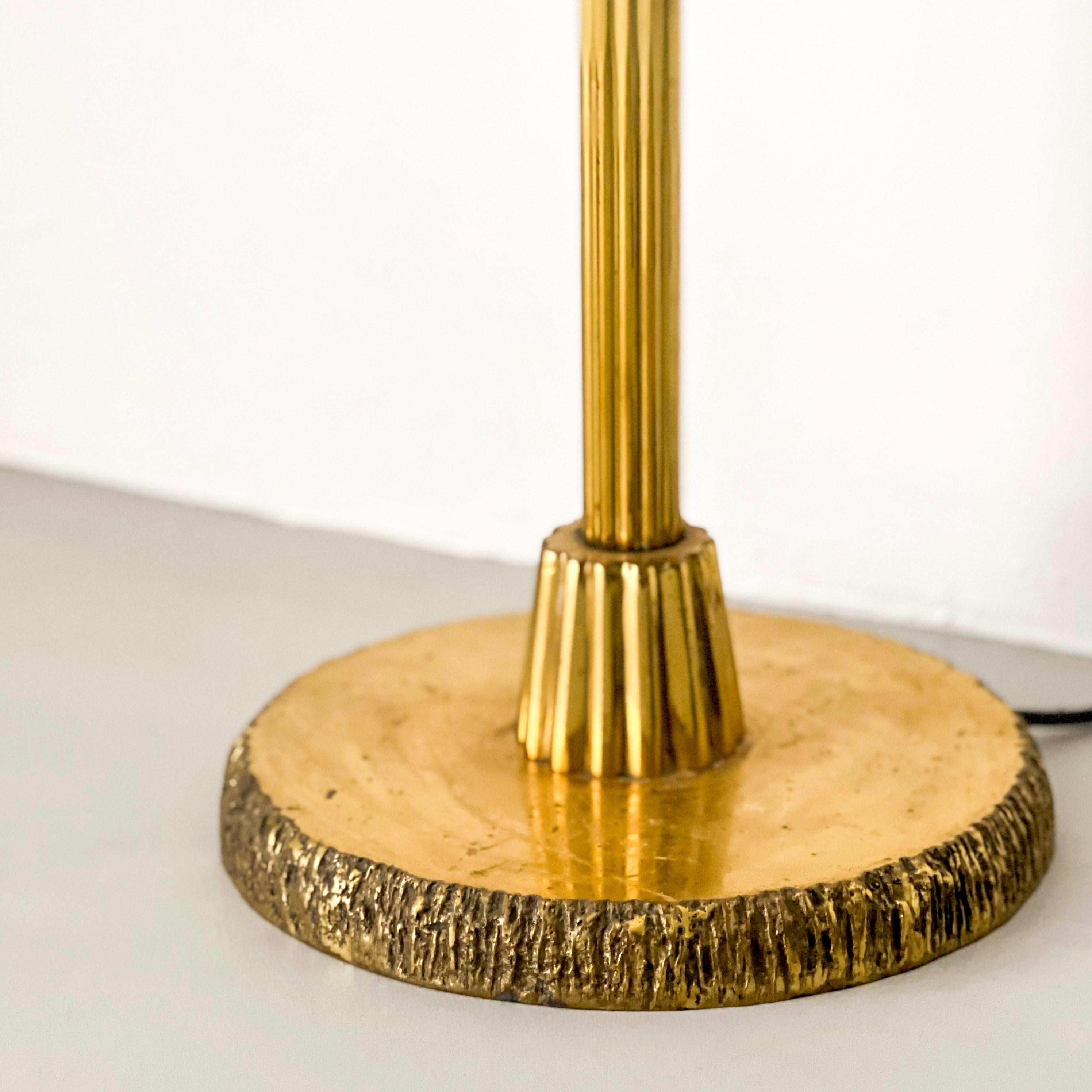 Mid-20th Century Vintage 50s Italian brass sculptural floor lamp, heart shaped shade, bark finish For Sale