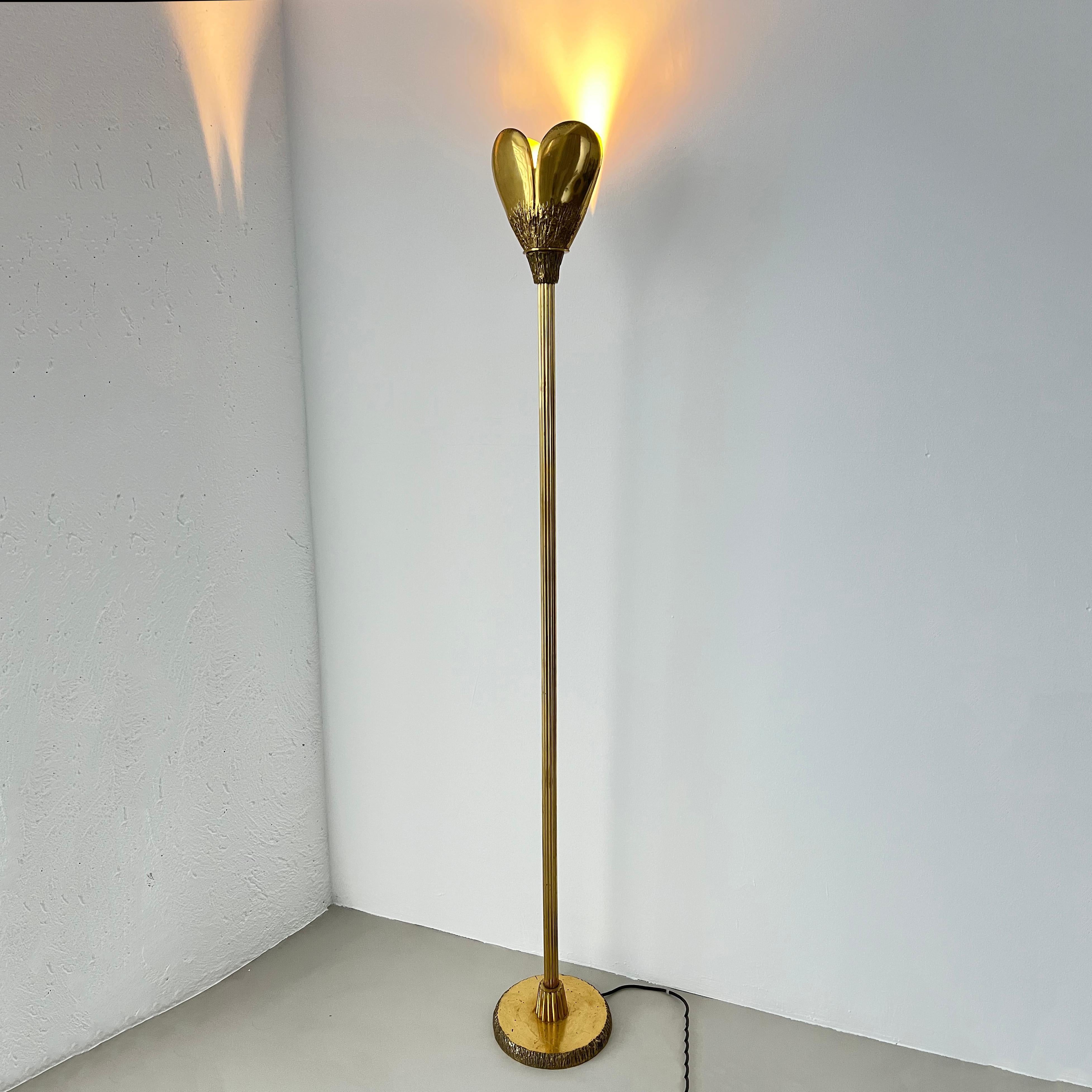 Brass Vintage 50s Italian brass sculptural floor lamp, heart shaped shade, bark finish For Sale