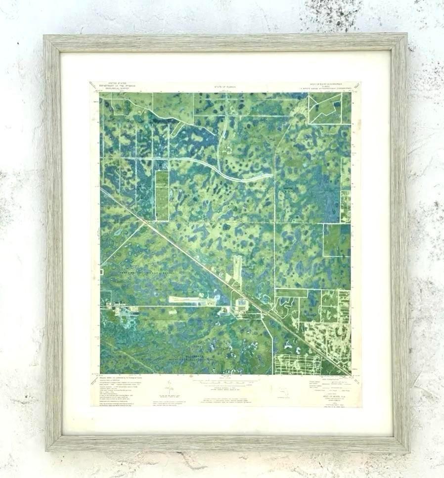 Une fabuleuse carte topographique originale de 50 ans. Représentation des Keys de Floride et des eaux environnantes. Fait partie d'un ensemble de trois cartes. Les deux autres sont également disponibles sur ma page Chairish. Acquis auprès d'une