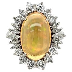 Bague cocktail de fantaisie vintage en platine avec opale ovale de 5,1 carats et diamants