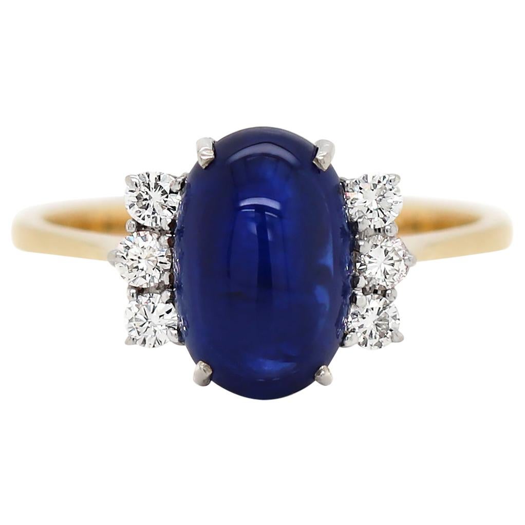 Vintage 5.10 Carat Cabouchon Blue Sapphire and Diamond 18 Carat Gold Ring For Sale