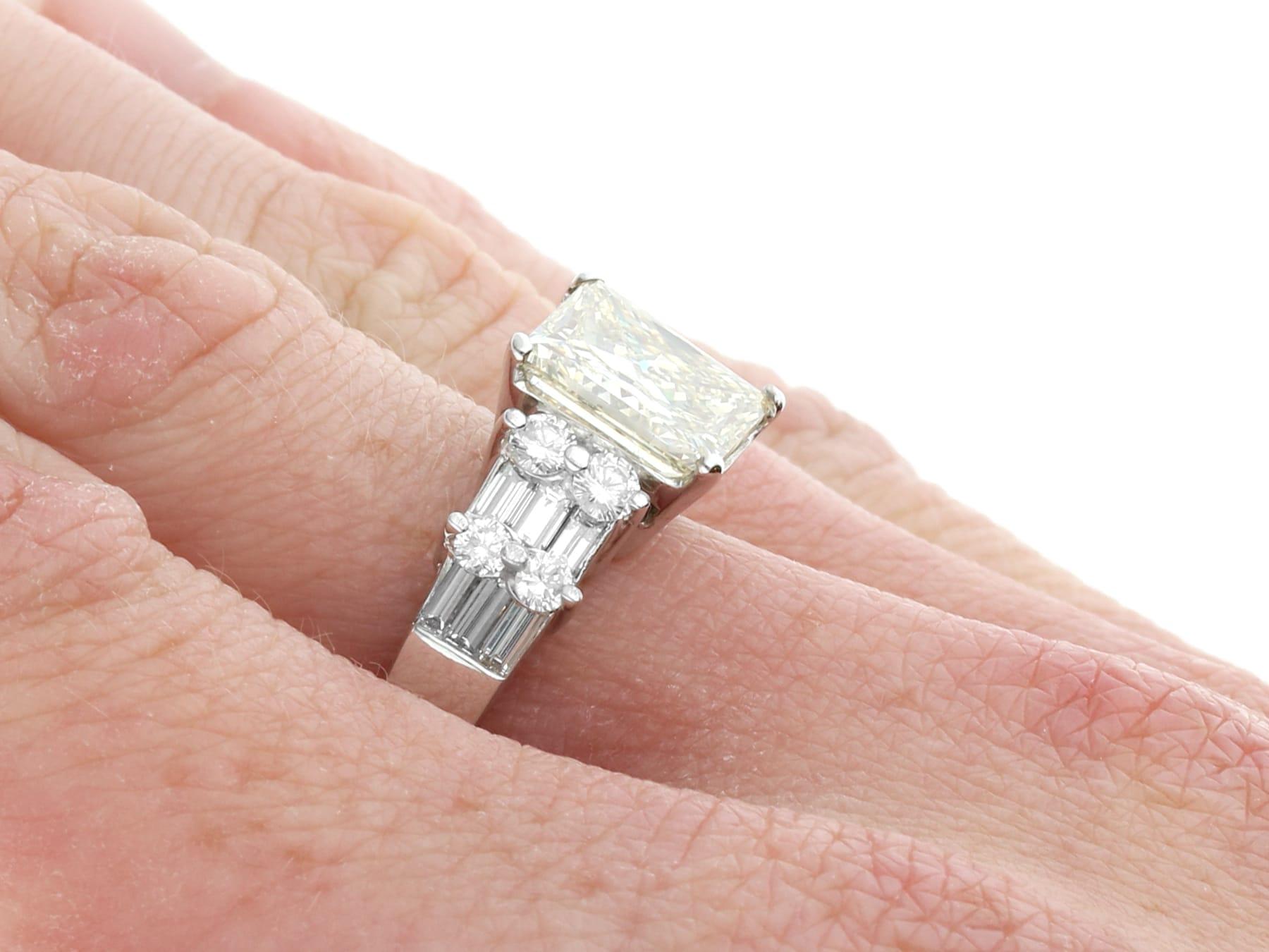 Vintage 5.12 Carat Diamond and Platinum Solitaire Ring For Sale 3
