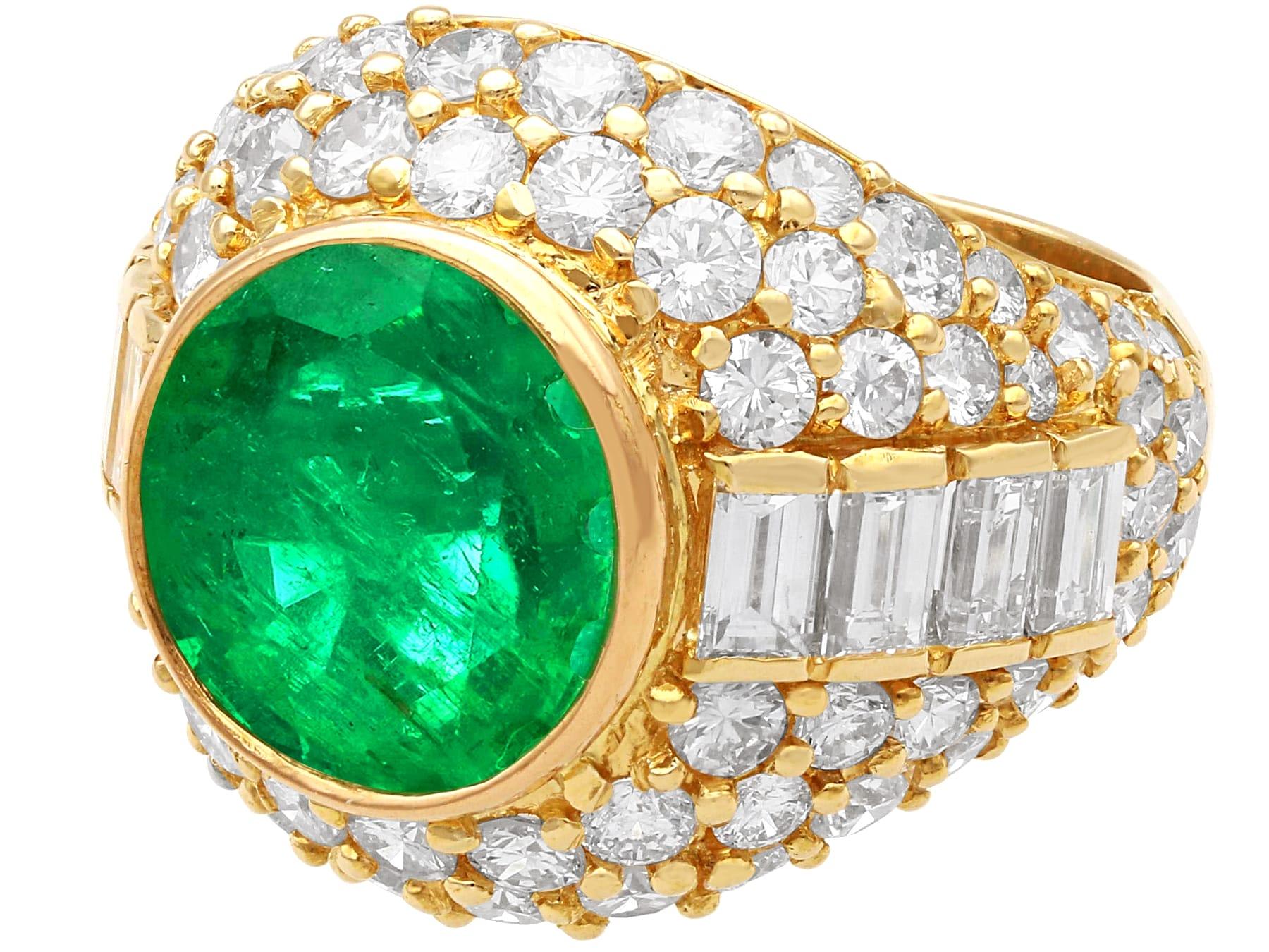 Vintage 5.12ct Colombian Emerald and 3.45ct Diamond, 18ct Yellow Gold Dress Ring In Excellent Condition For Sale In Jesmond, Newcastle Upon Tyne