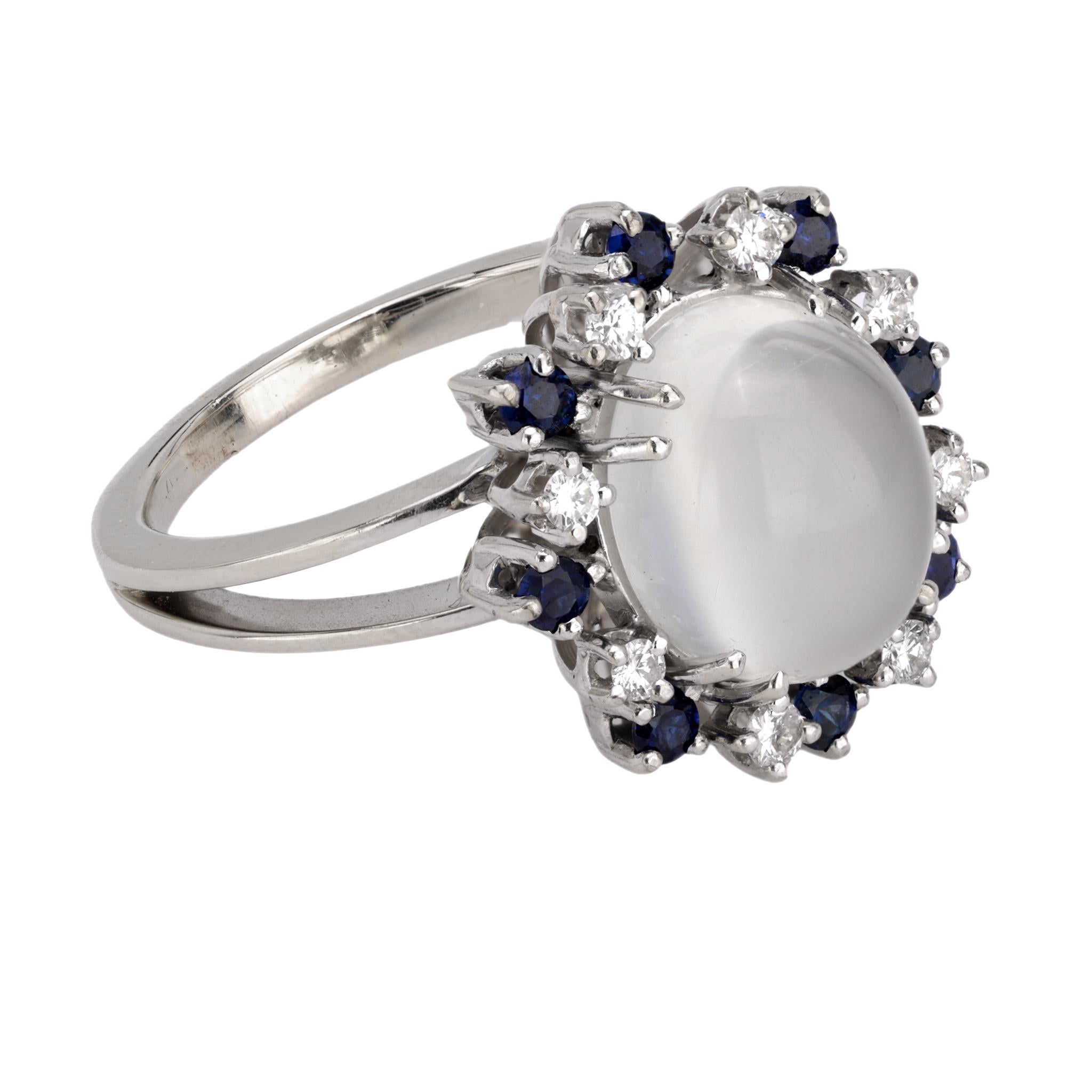 Vintage 5.20 carat moonstone diamond sapphire 14k white gold cocktail ring In Excellent Condition For Sale In Beverly Hills, CA