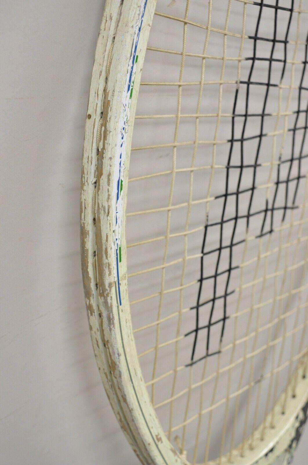 Bois Vitrine de magasin de raquettes de tennis surdimensionnée Prince Pop Art en bois vintage de 135 cm en vente