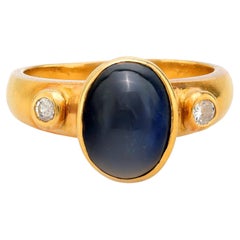 Anillo vintage de oro amarillo de 18 quilates con diamante y zafiro cabujón de 5,30 quilates