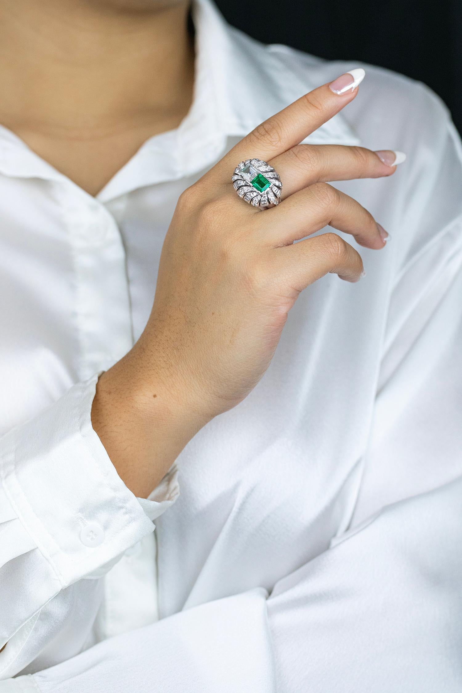 Vintage, 5,34 Karat insgesamt Smaragdschliff kolumbianischer Smaragd & Diamant Cocktail-Ring Damen im Angebot