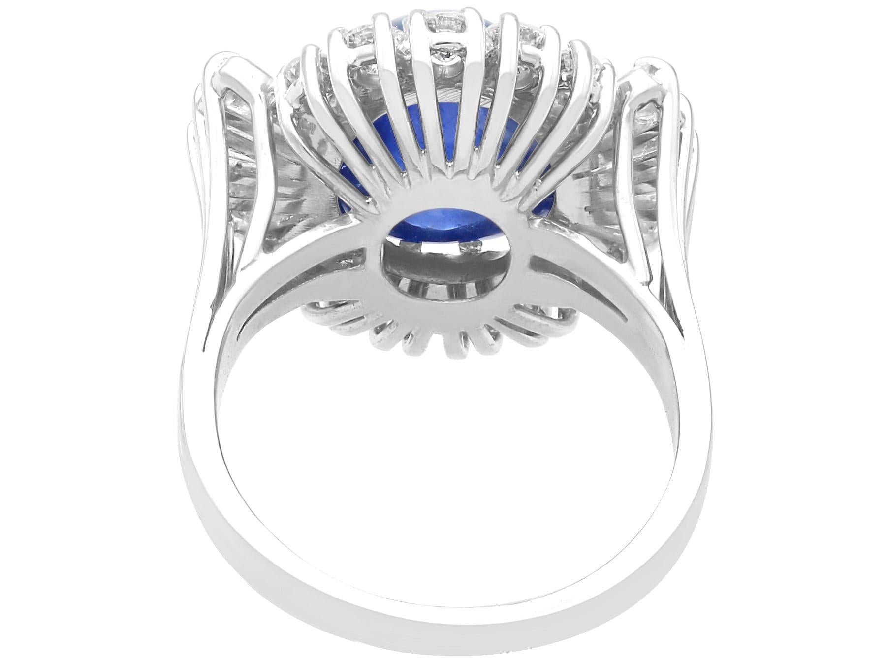 18 Karat Weißgold Cluster-Ring mit 5,34 Karat Burma-Saphir und 1,10 Karat Diamant für Damen oder Herren im Angebot