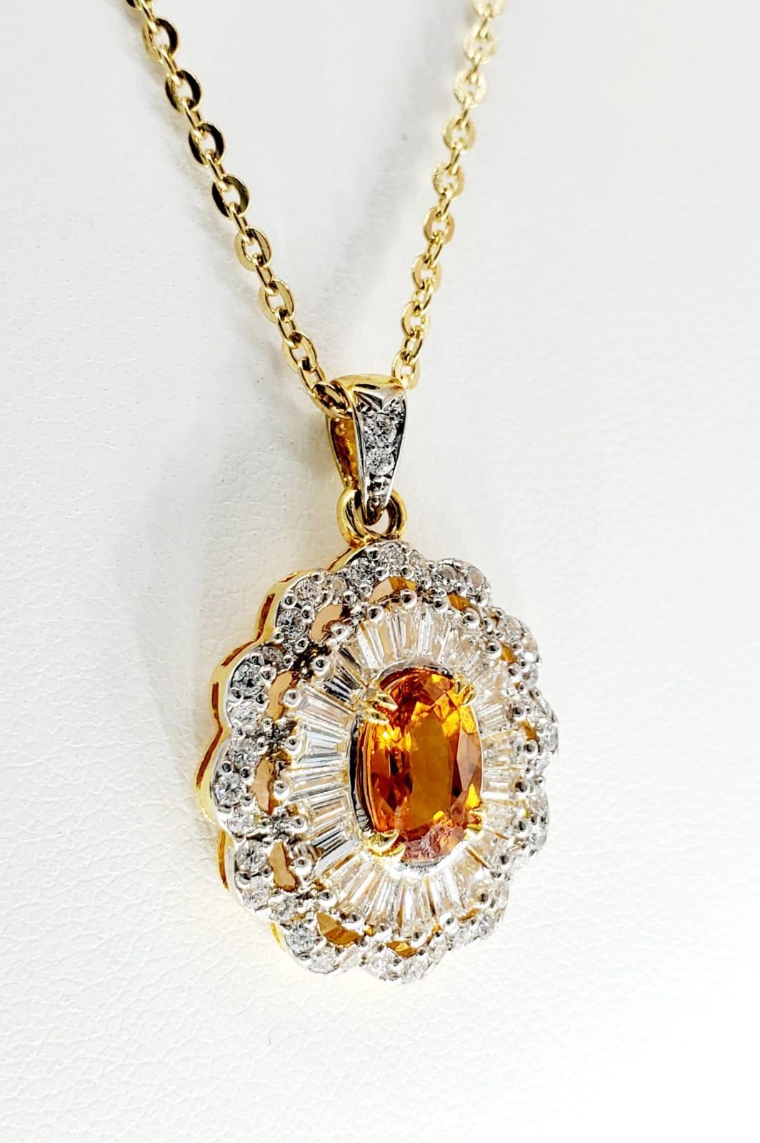 Pendentif en or 18 carats avec grappe de saphirs naturels certifiés de 5,41 carats et diamants Pour femmes en vente