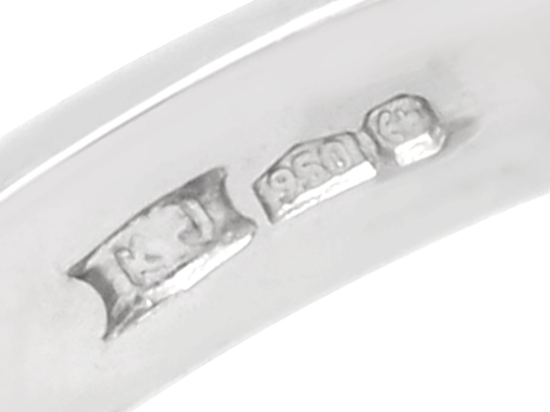 Anillo vintage en racimo de diamantes y platino de 5,41 quilates Circa 1990 en venta 3